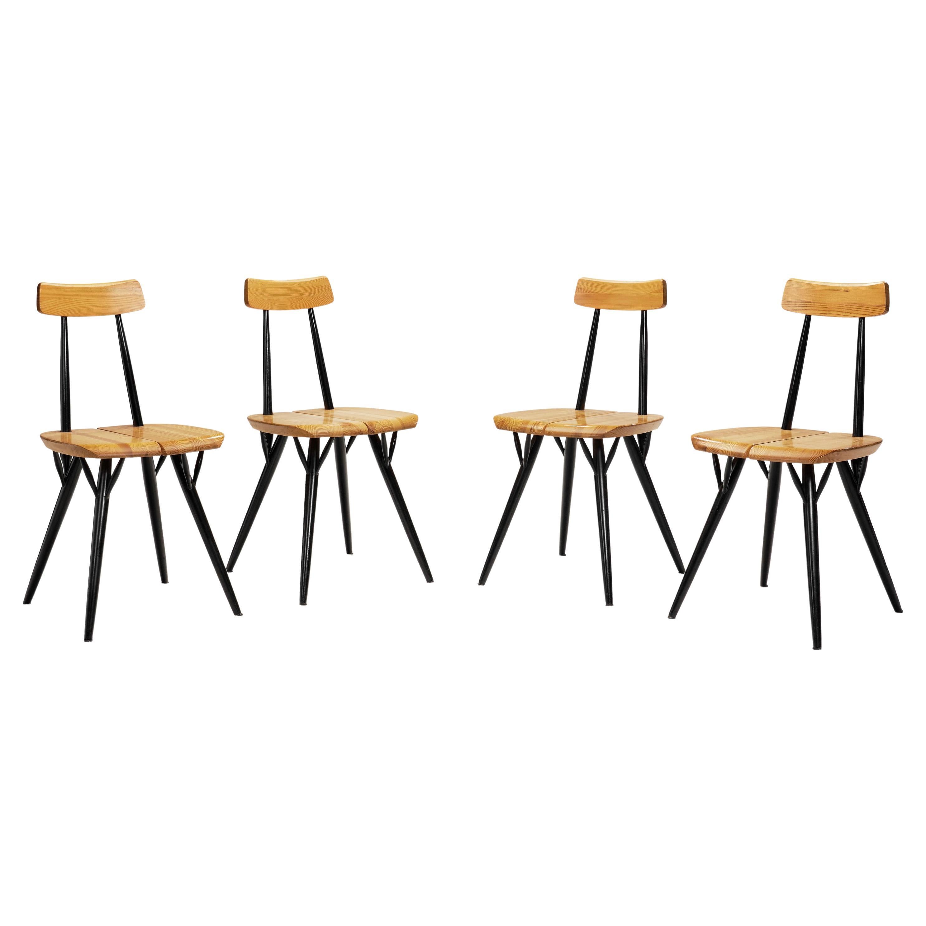 Ilmari Tapiovaara Quatre chaises de salle à manger "Pirkka" pour Laukaan Puu, Finlande années 1950