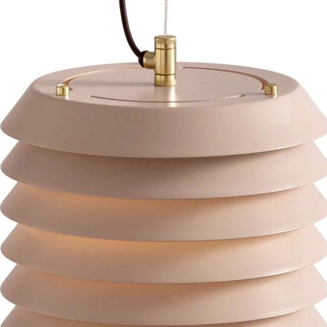 Ilmari Tapiovaara 'Maija' pendant lamp in brass and rose for Santa & Cole

Founded in 1985 in Barcelona, Santa & Cole produces iconic pieces by such luminaries as llmari Tapiovaara, Miguel Milá and other European icons with a commitment to