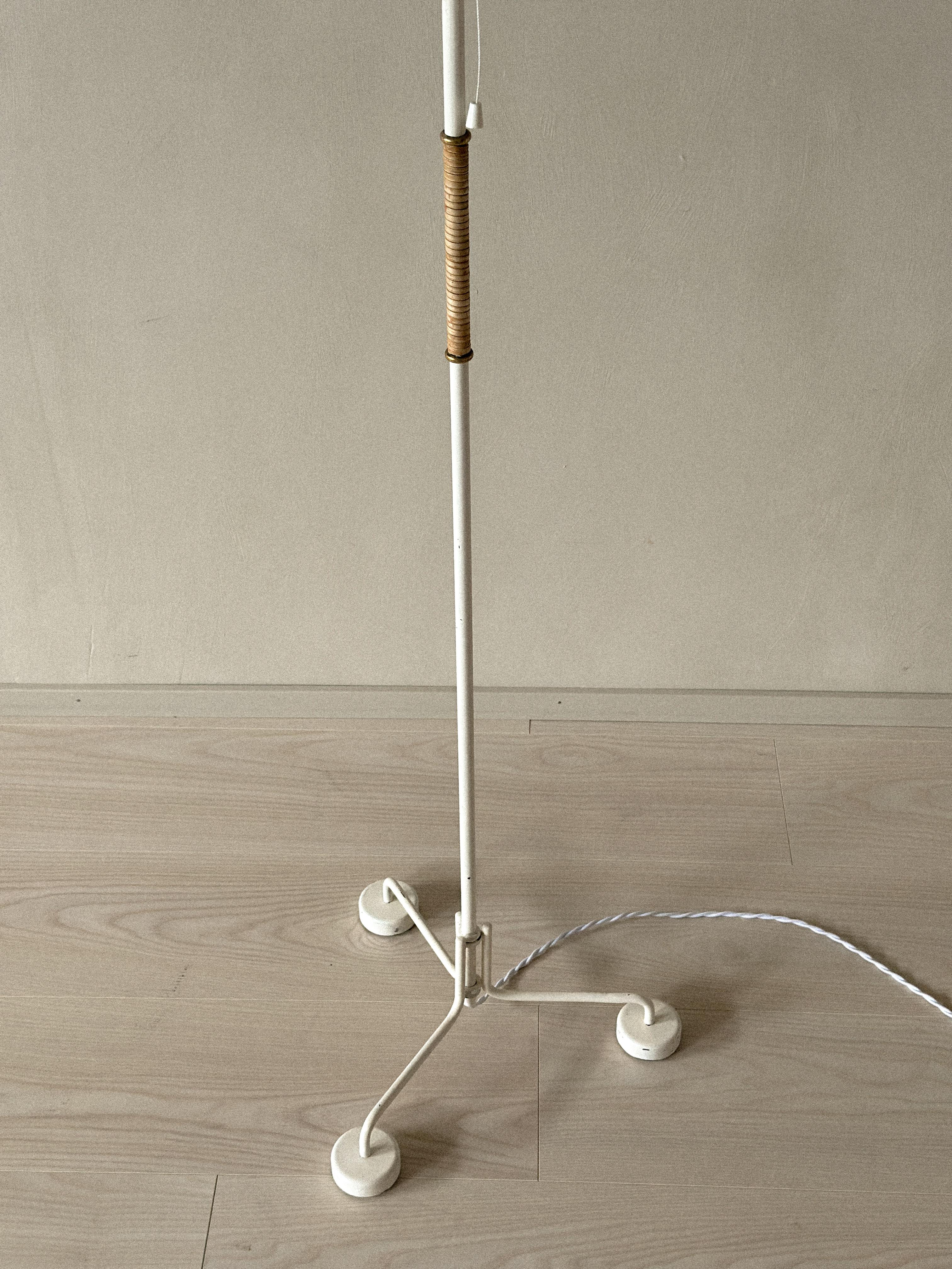 Ilmari Tapiovaara, lampada da terra 