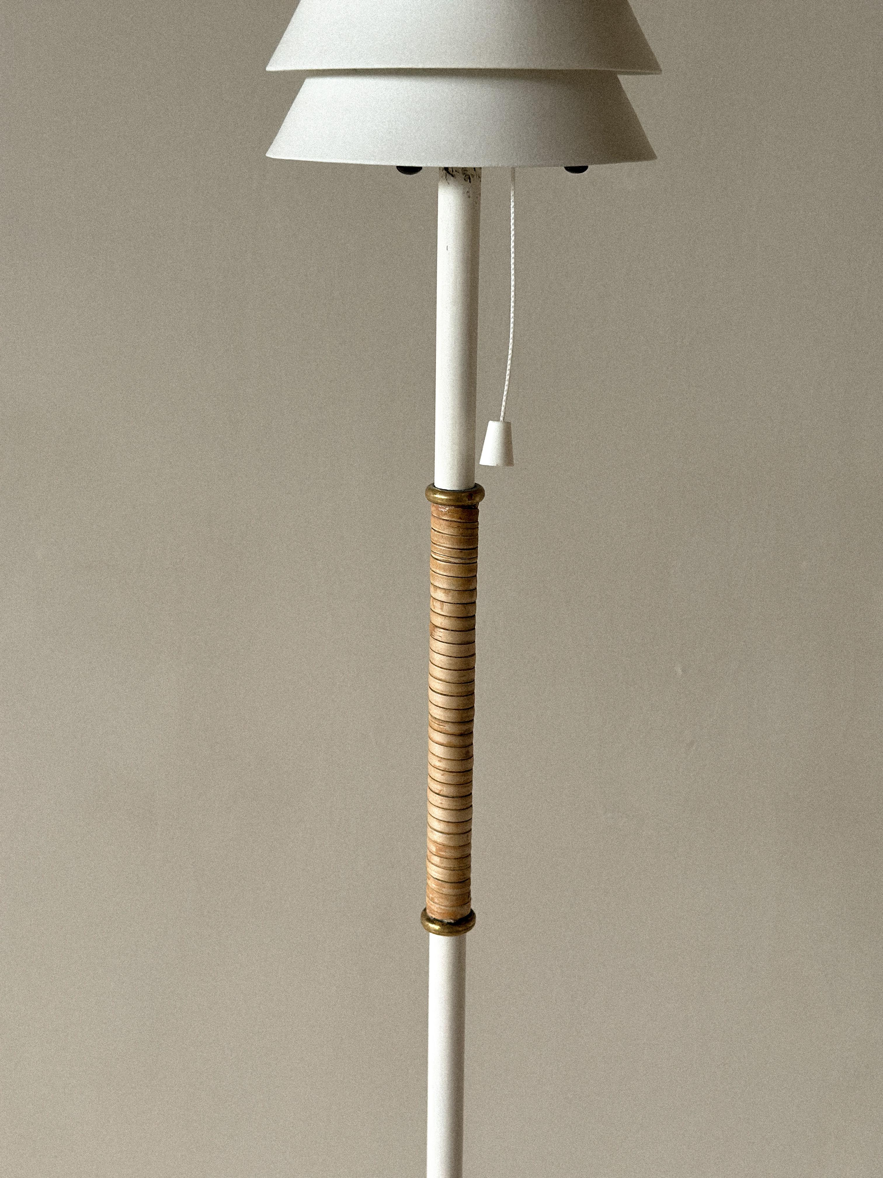Ilmari Tapiovaara, lampada da terra 