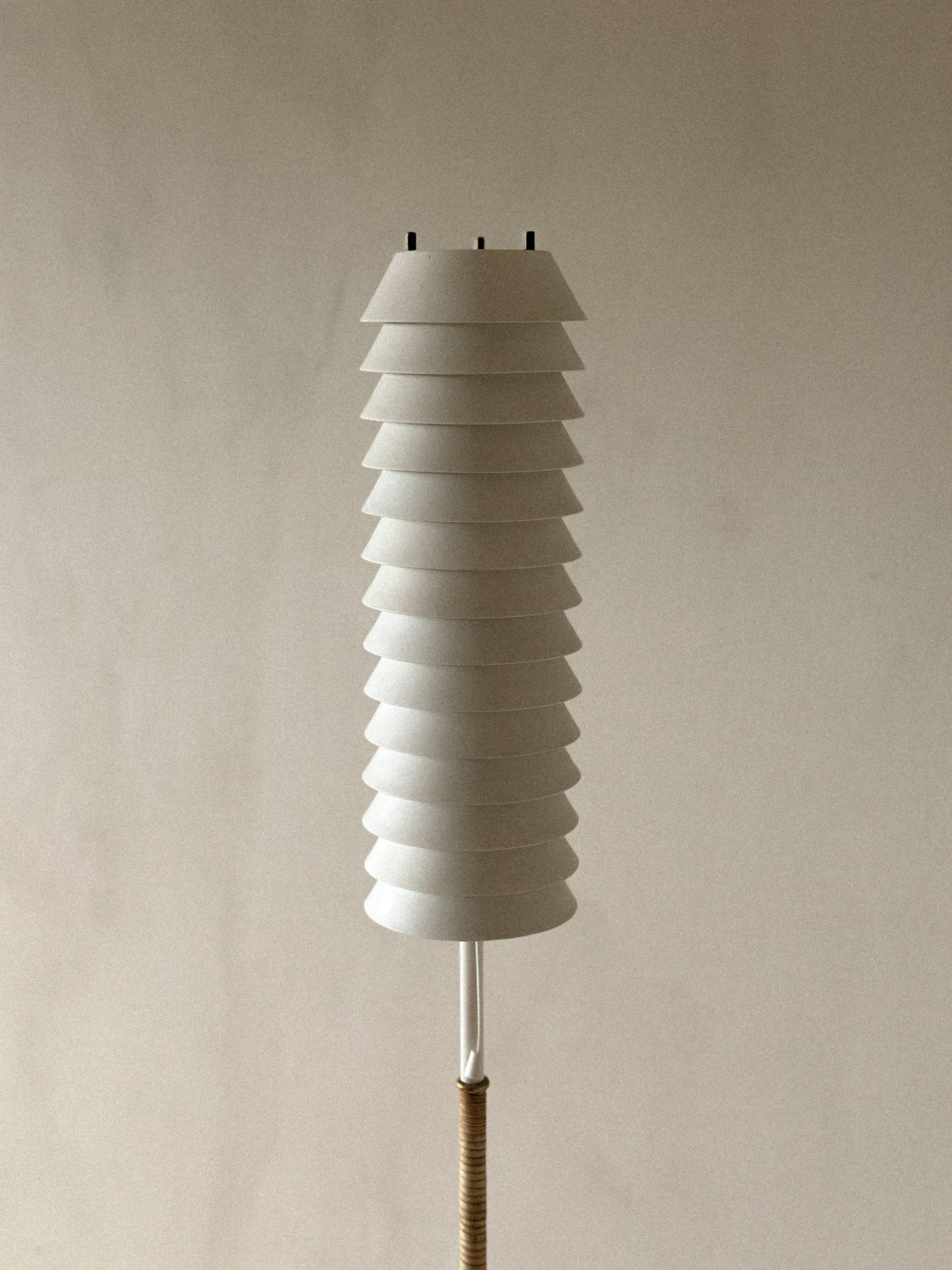 Ilmari Tapiovaara, lampada da terra 