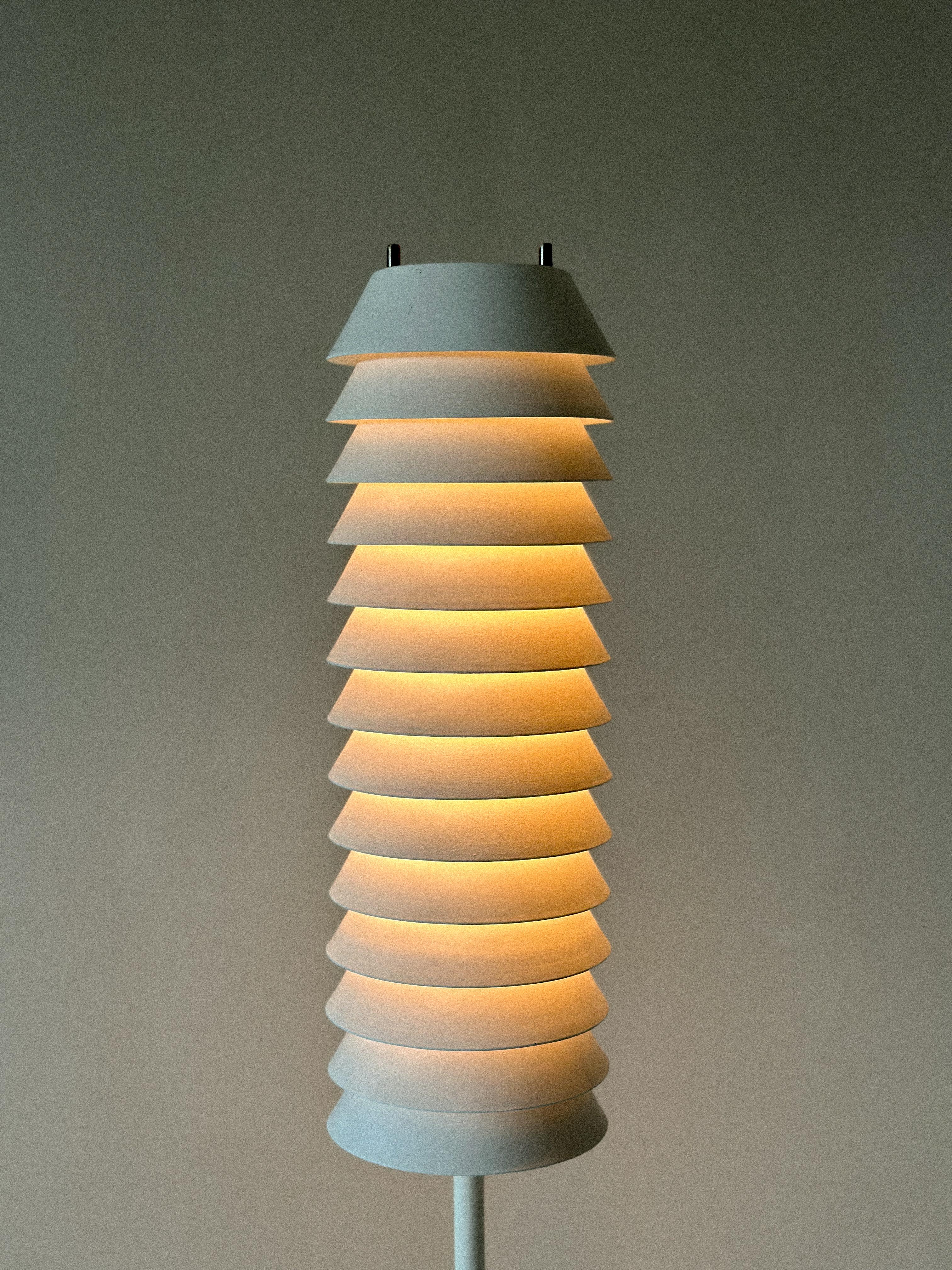 Mid-Century moderno Ilmari Tapiovaara, lampada da terra 
