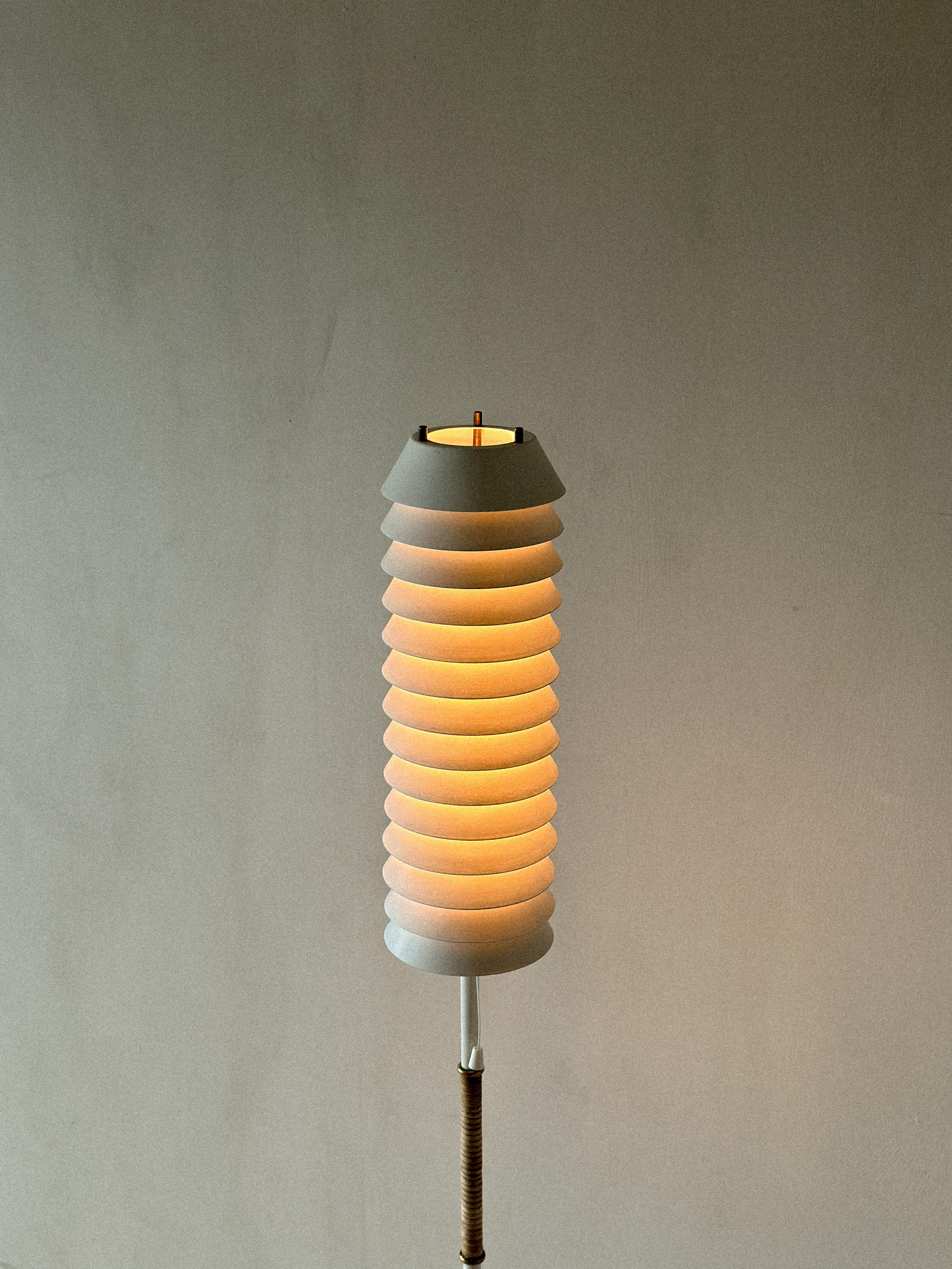 Ottone Ilmari Tapiovaara, lampada da terra 