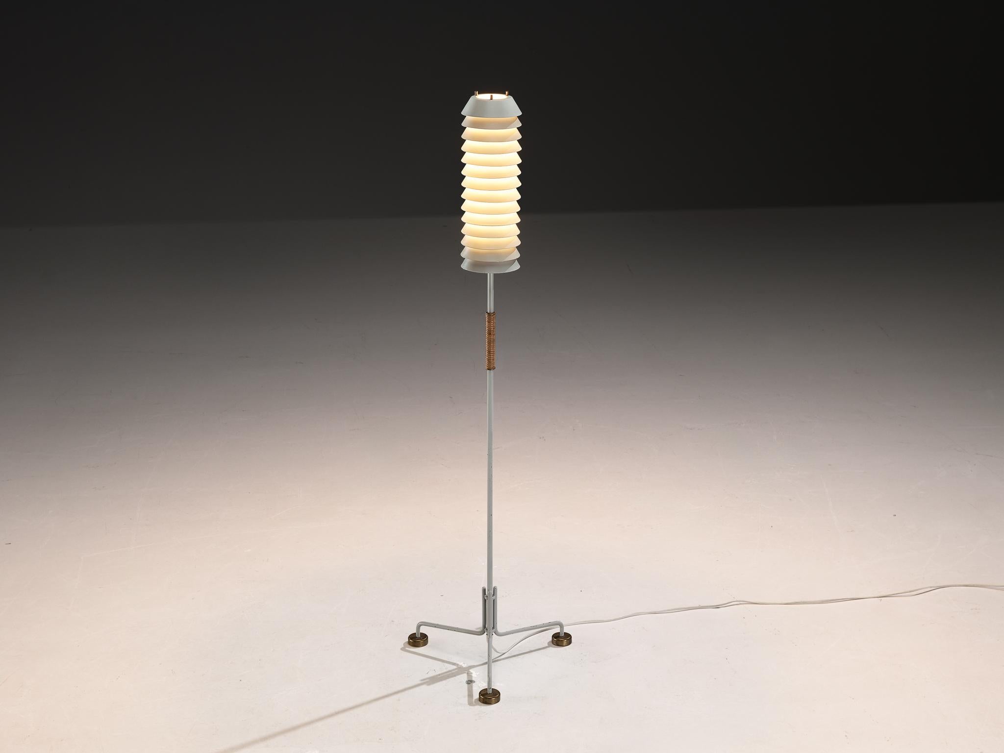 Ilmari Tapiovaara 'Maija the Bee' Floor Lamp with Cane and Brass Details In Good Condition For Sale In Waalwijk, NL