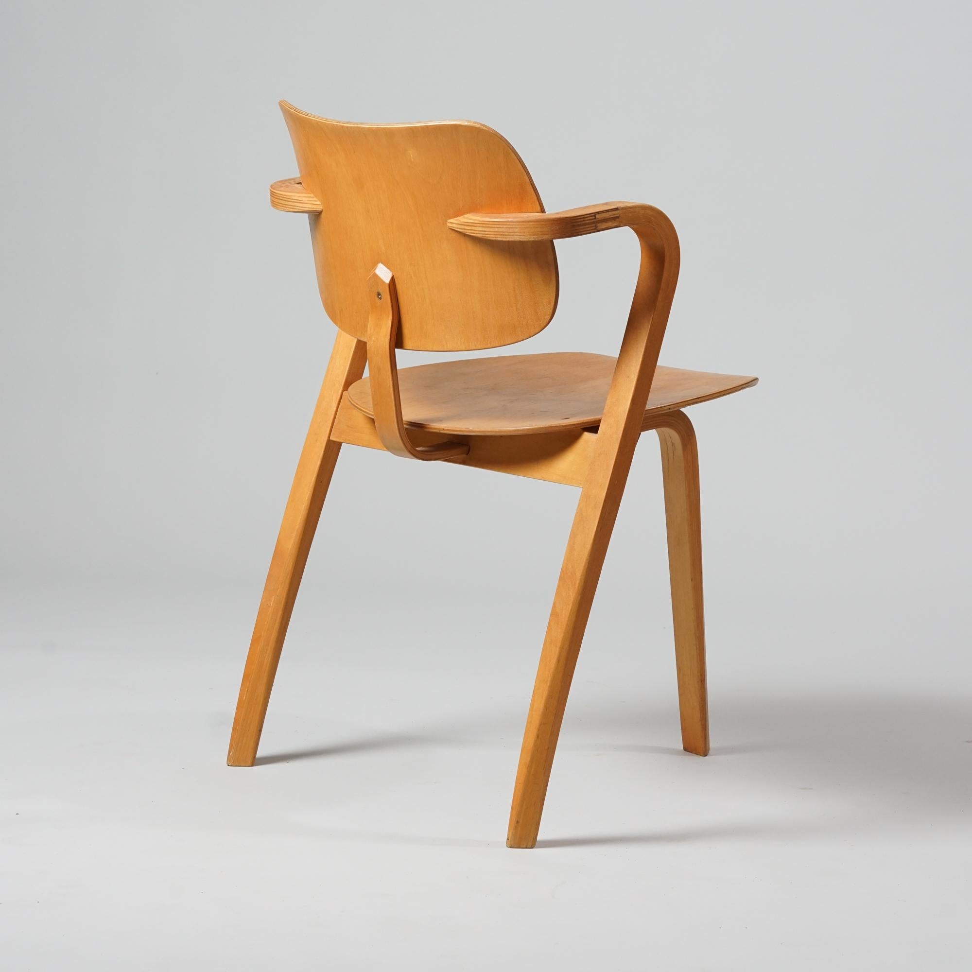 Ilmari Tapiovaara model Aslak 2106 chair manufactured by Asko in the 1950s. Birch plywood and birch. Good vintage condition, patina and wear consistent with age and use. 

The Aslak 2106 was originally designed in 1958. 