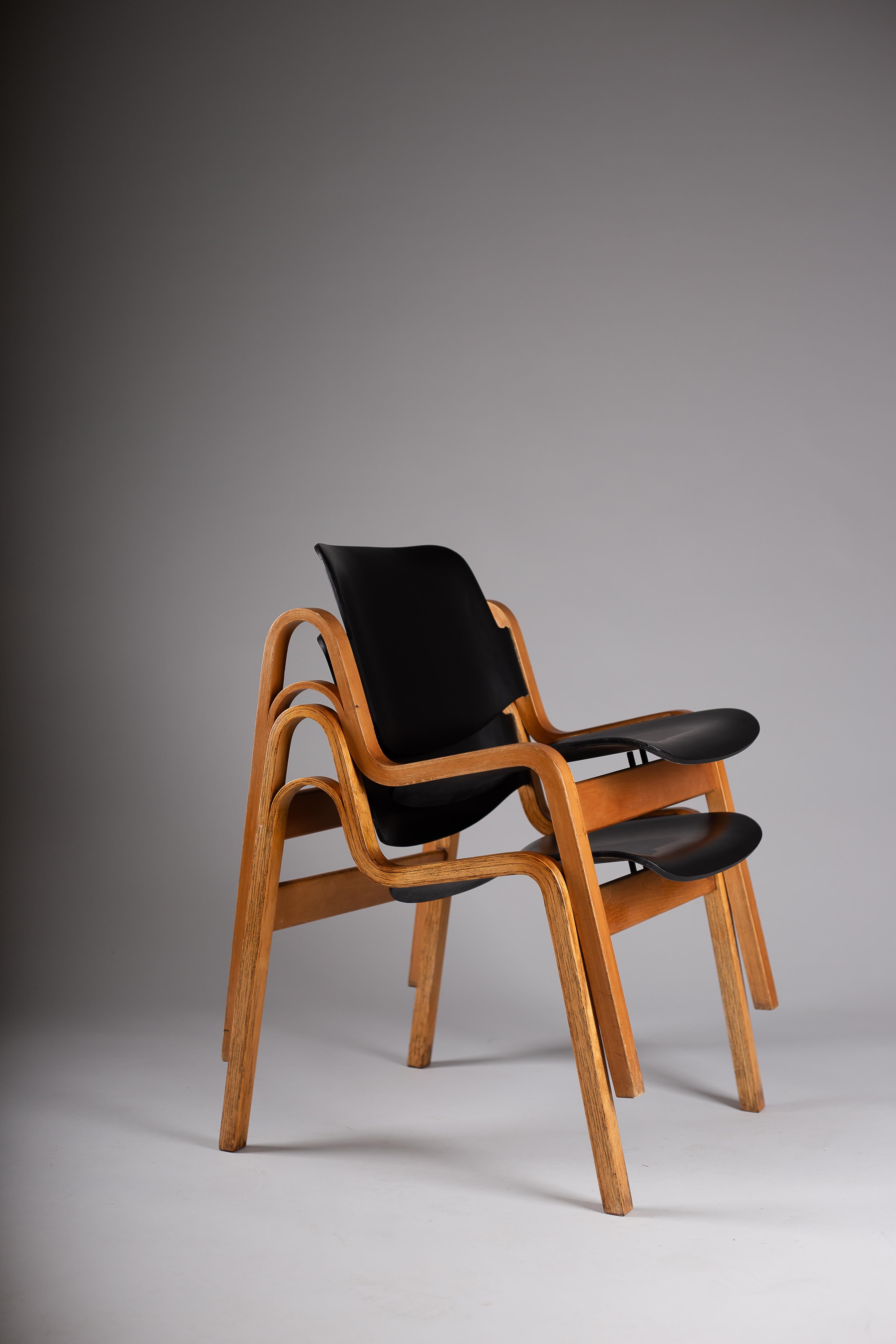 Ilmari Tapiovaara, Paar Wilhelmina-Stühle aus den 1950er Jahren, Laukaan Puu (Moderne der Mitte des Jahrhunderts) im Angebot
