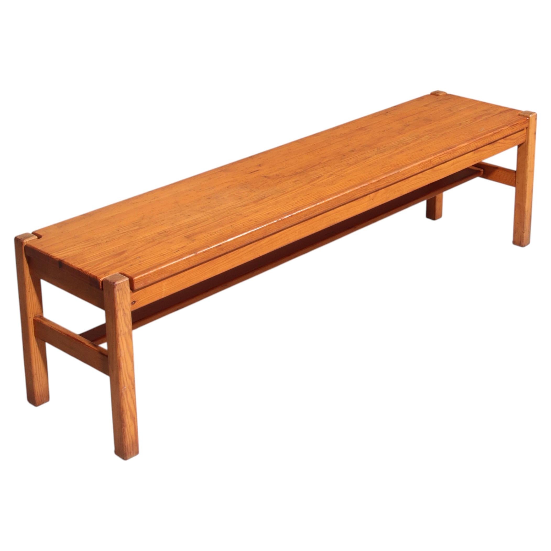 Banc « Pine » d'Ilmari Tapiovaara, fabriqué en Scandinavie en 1960