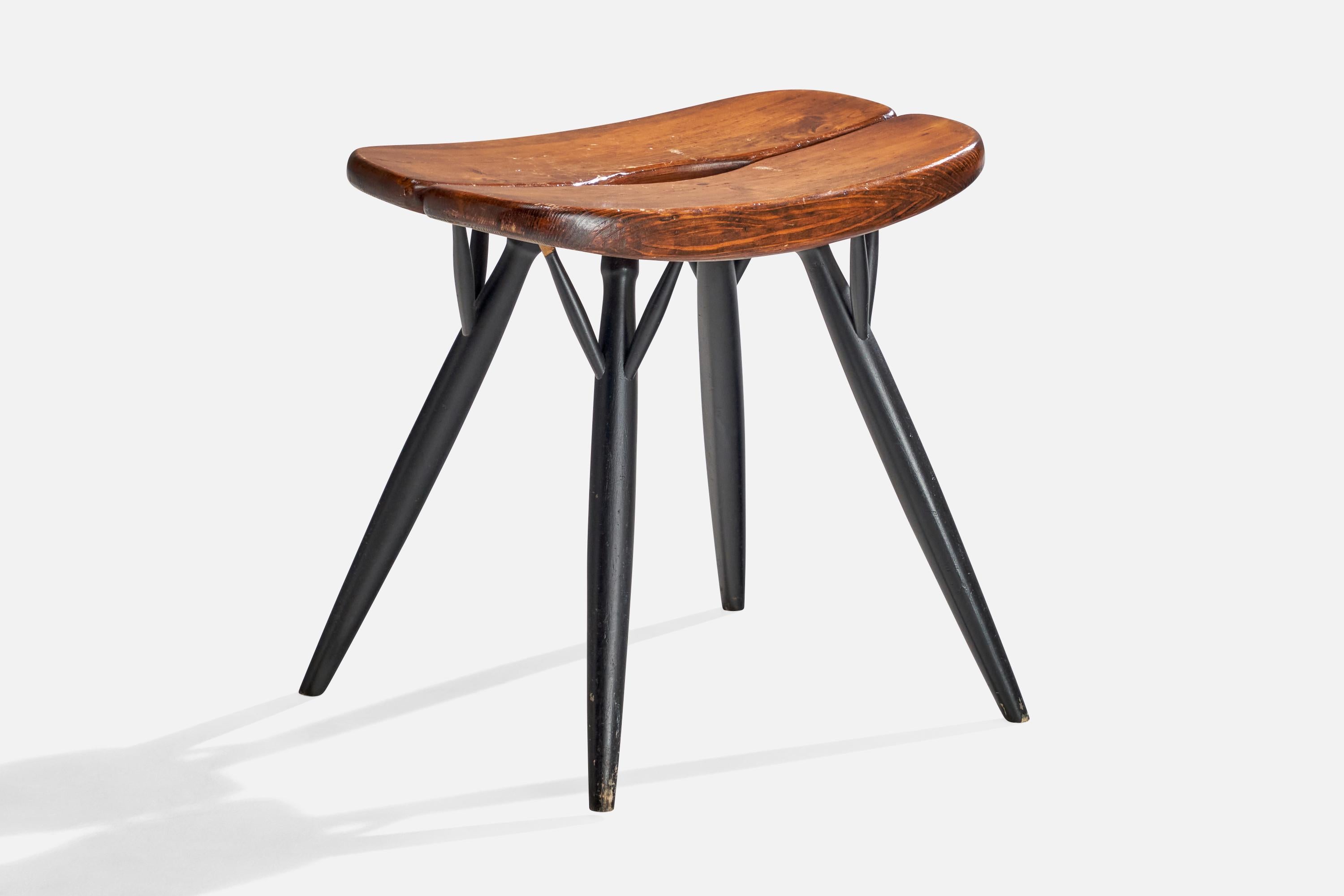A black-lacquered pine 