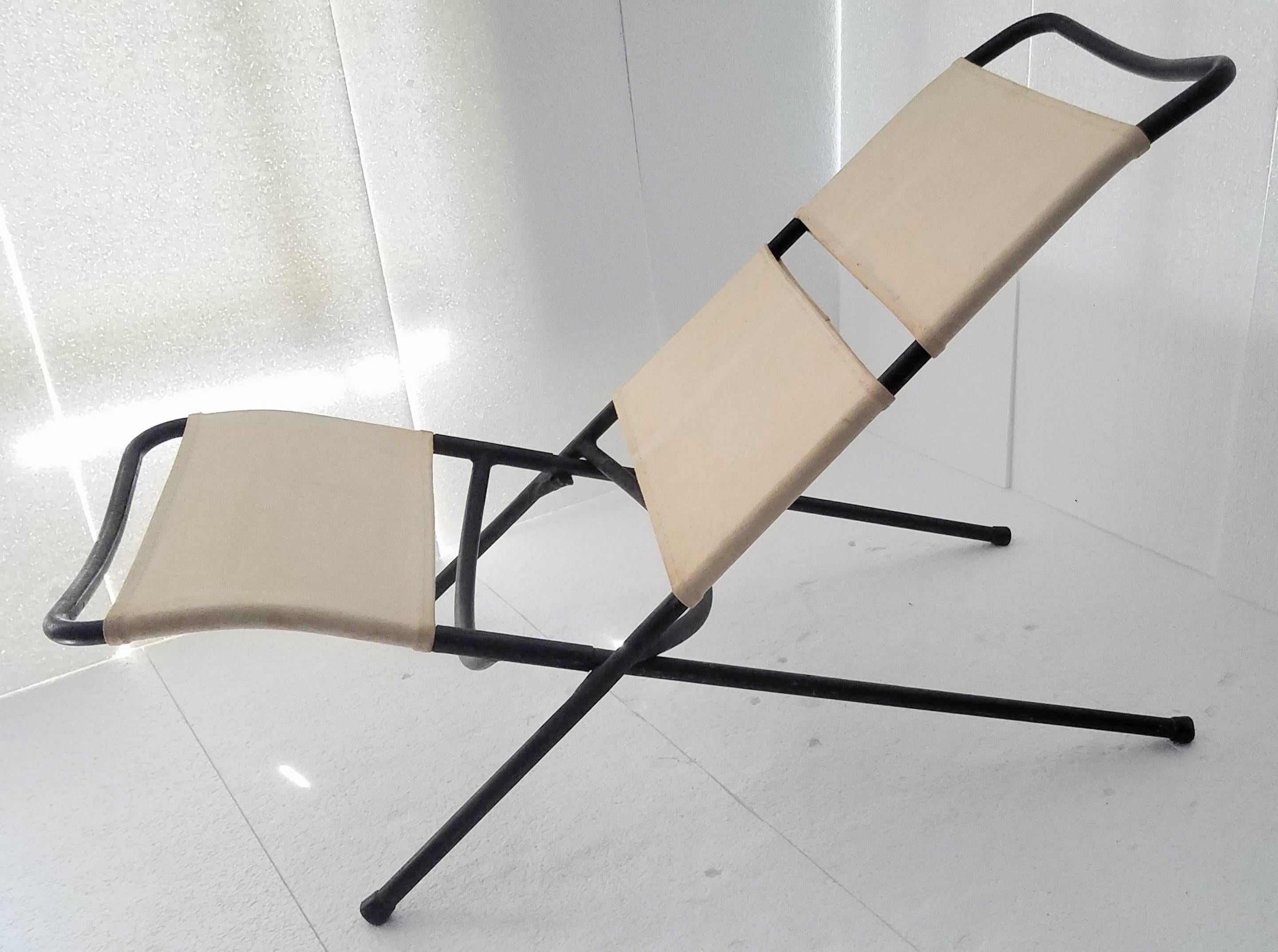 Kongo-Klappstuhl, entworfen von Ilmari Tapiovaara im Jahr 1954, hergestellt von Lukkiseppo Ltd. in Finnland.
Dieser Prototyp des Kongo-Stuhls stammt aus dem Nachlass von Ilmari Tapiovaara.
Selten.
In sehr gutem Zustand.