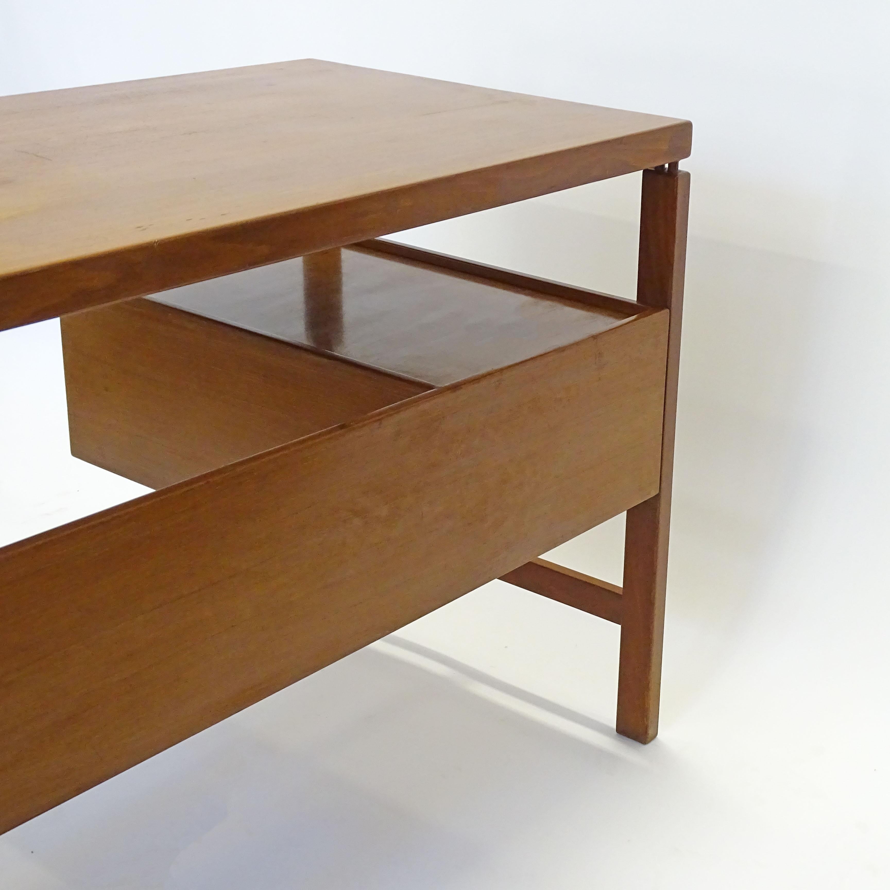Ilmari Tapiovaara Rare Desk in Wood and Green Lacquer, Italy 1960s 1