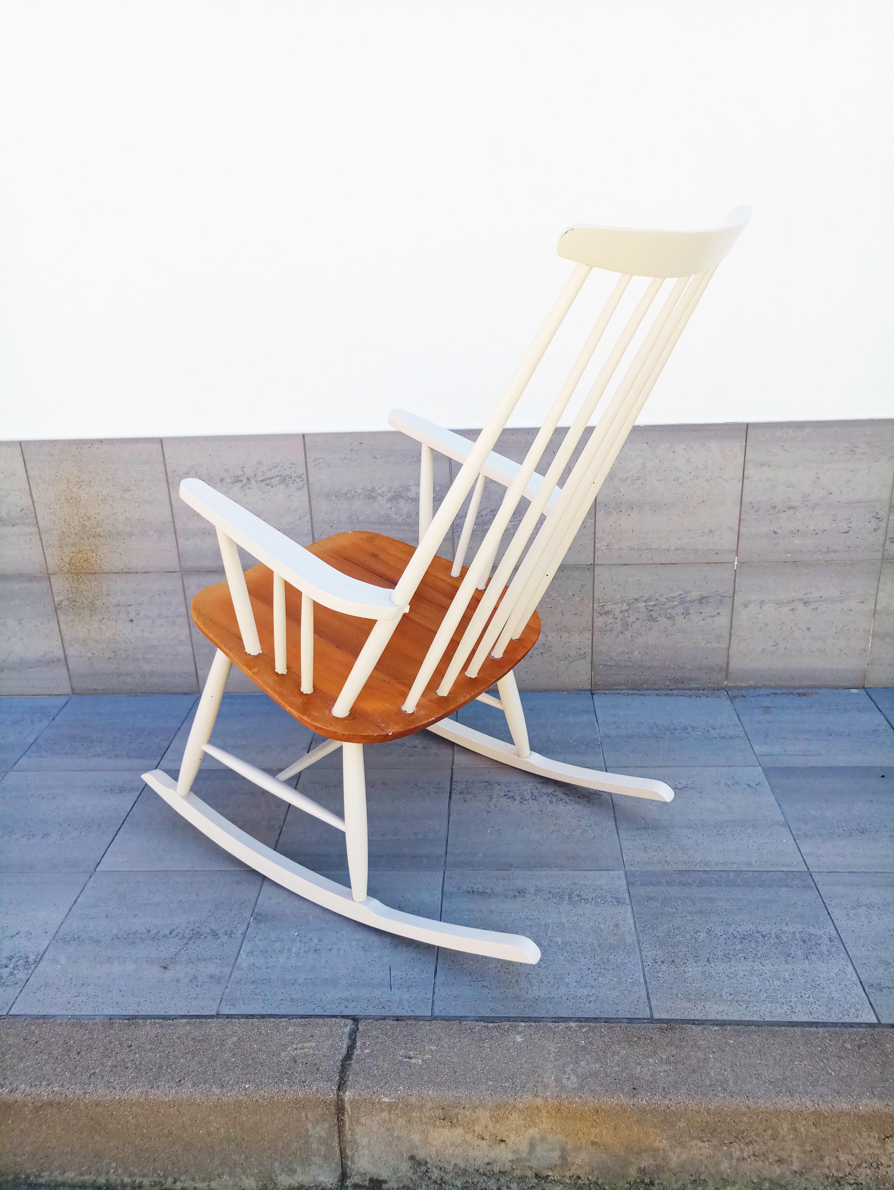 Ilmari Tapiovaara Rocking Chair for Asko, 1950s In Good Condition In L'Escala, ES