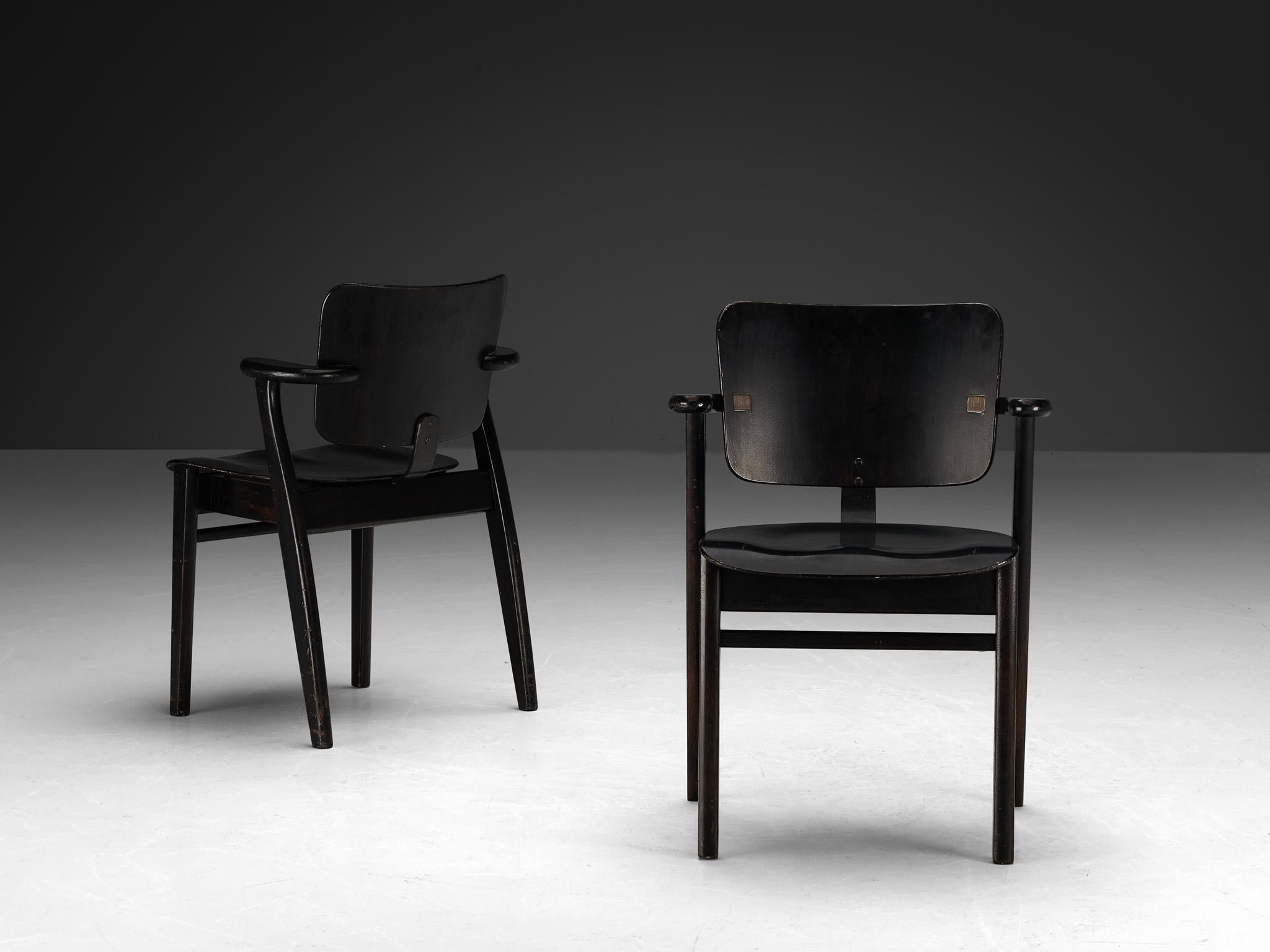 Scandinave moderne Ilmari Tapiovaara Ensemble de quatre chaises de salle à manger 'Domus' en teck teinté noir  en vente