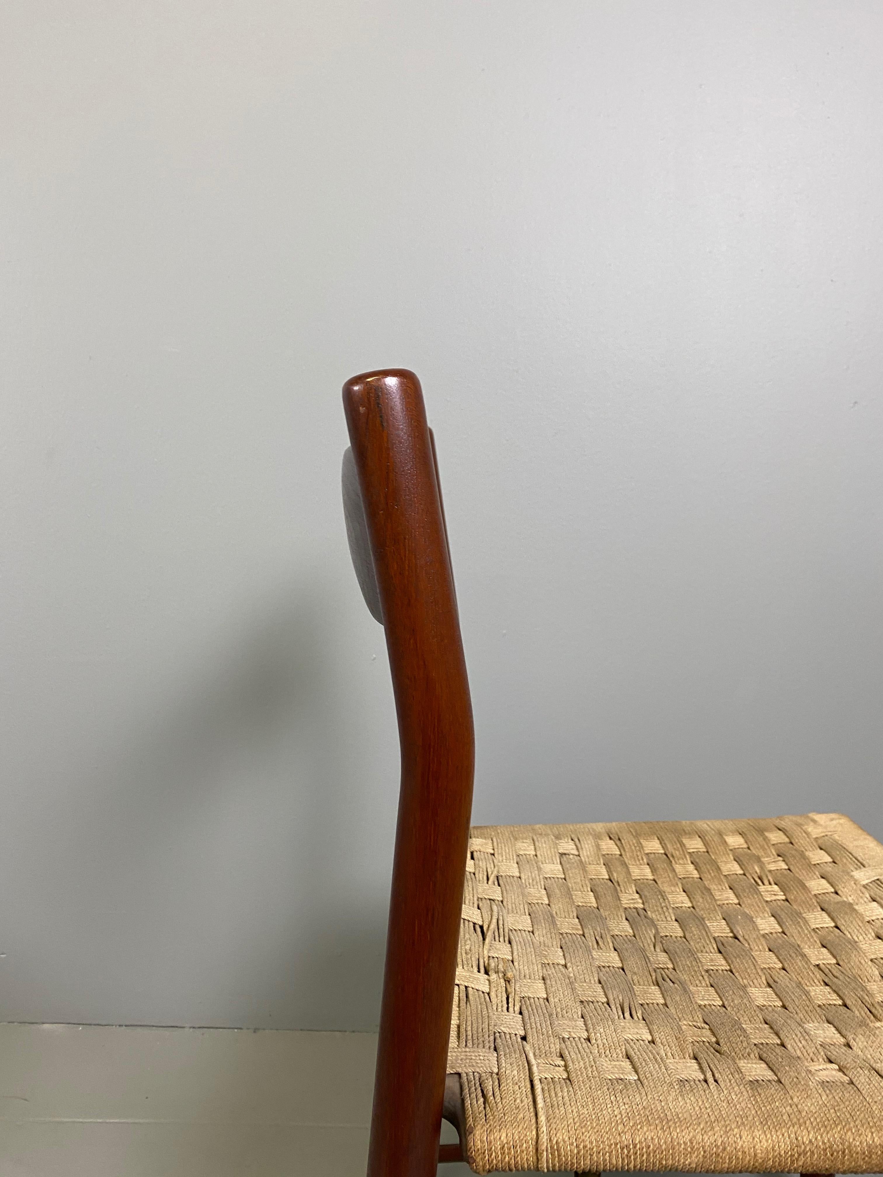 Six chaises en teck massif de Ilmari Tapiovaara pour La Permanente Cant, années 1960 en vente 4