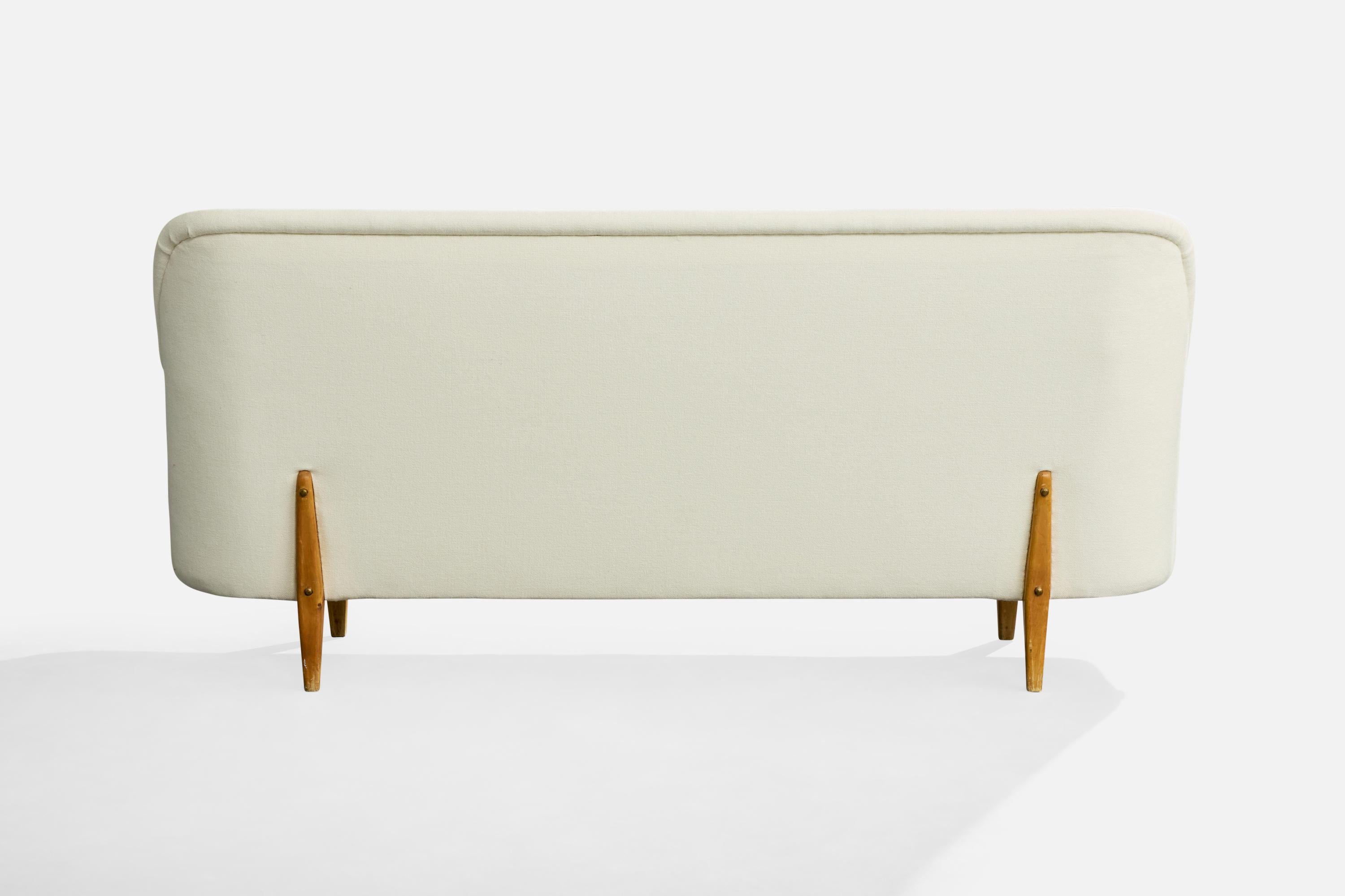 Ilmari Tapiovaara, Canapé, Wood, tissu, Finlande, 1949 État moyen - En vente à High Point, NC