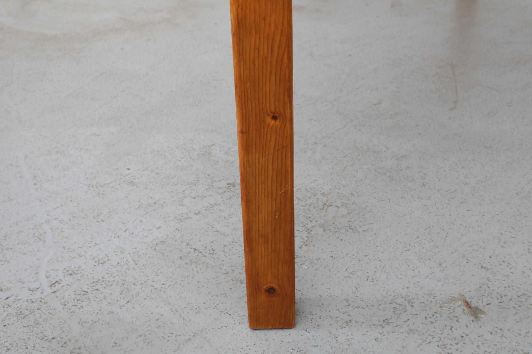 Ilmari Tapiovaara-Stil Kiefernholz-Bauerntisch oder Schreibtisch mit schöner Holzmaserung im Angebot 10