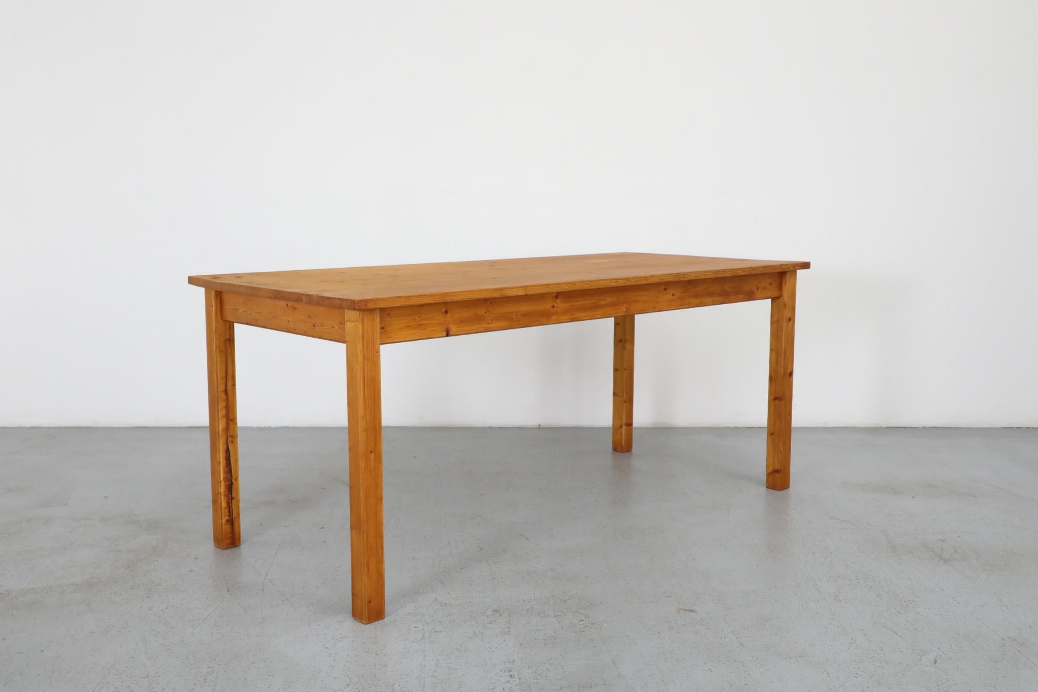 Ilmari Tapiovaara-Stil Kiefernholz-Bauerntisch oder Schreibtisch mit schöner Holzmaserung im Zustand „Gut“ im Angebot in Los Angeles, CA