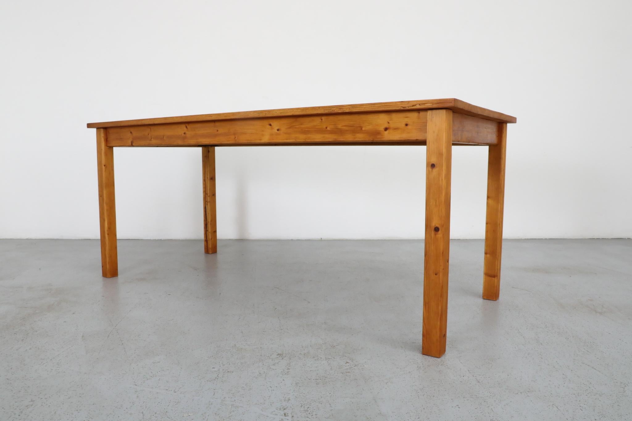 Ilmari Tapiovaara-Stil Kiefernholz-Bauerntisch oder Schreibtisch mit schöner Holzmaserung im Angebot 2