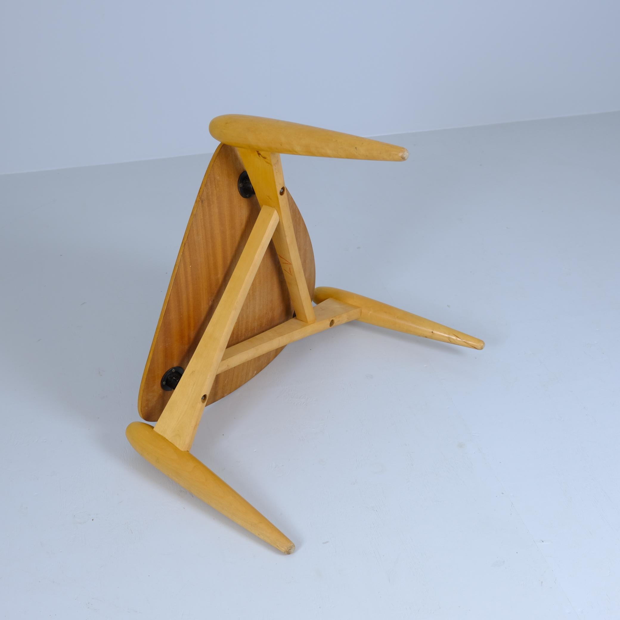 Ilmari Tapiovaara Tale Hocker mit Sitz aus formpressiertem Sperrholz, Asko 1950er Jahre im Angebot 1
