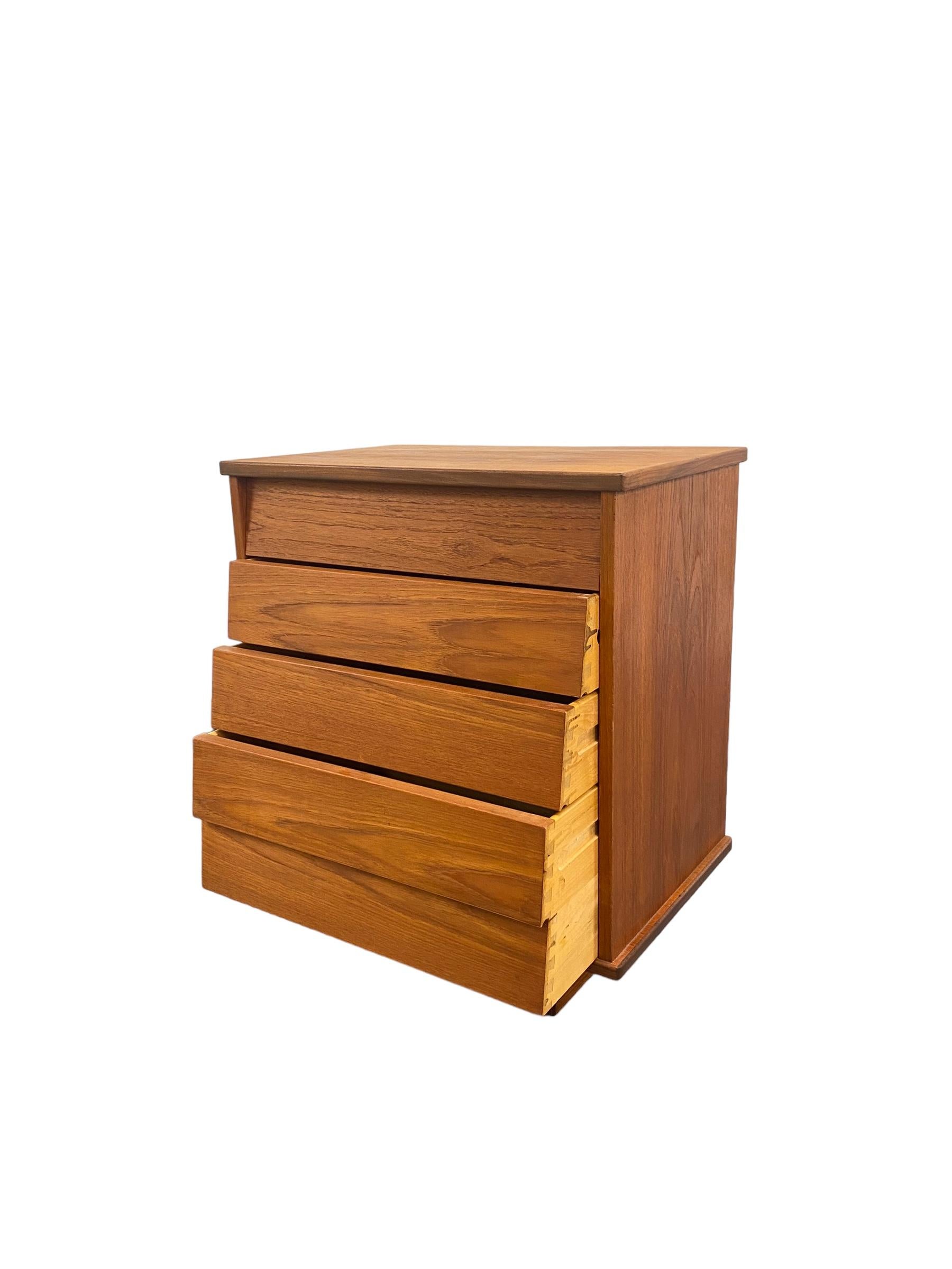 A very elegant and distinct teak drawer/sideboard designed by Ilmari Tapiovaara and manufactured by Asko in Finland in the 1950s. One of the most iconic designs by Ilmari Tapiovaara, who was one of the leading names in the golden age of Finnish