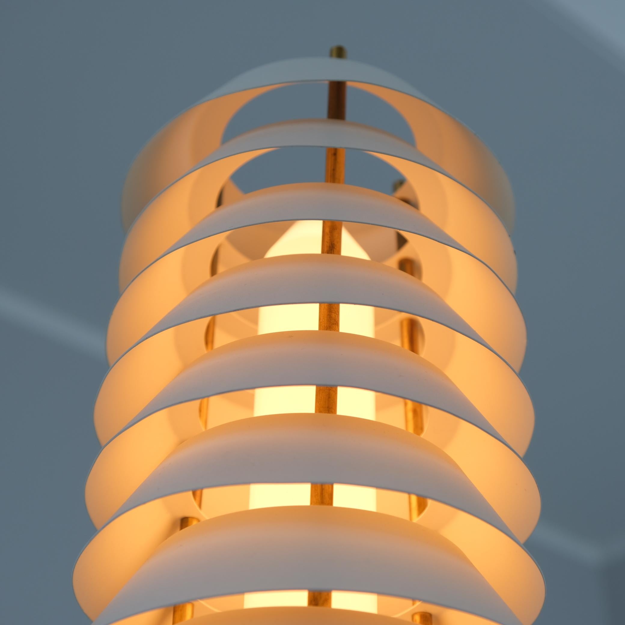 Ilmari Tapiovaara Weiß & Rattan Stehlampe Maya die Biene, Hienoteräs, Asko 1950er Jahre im Angebot 3