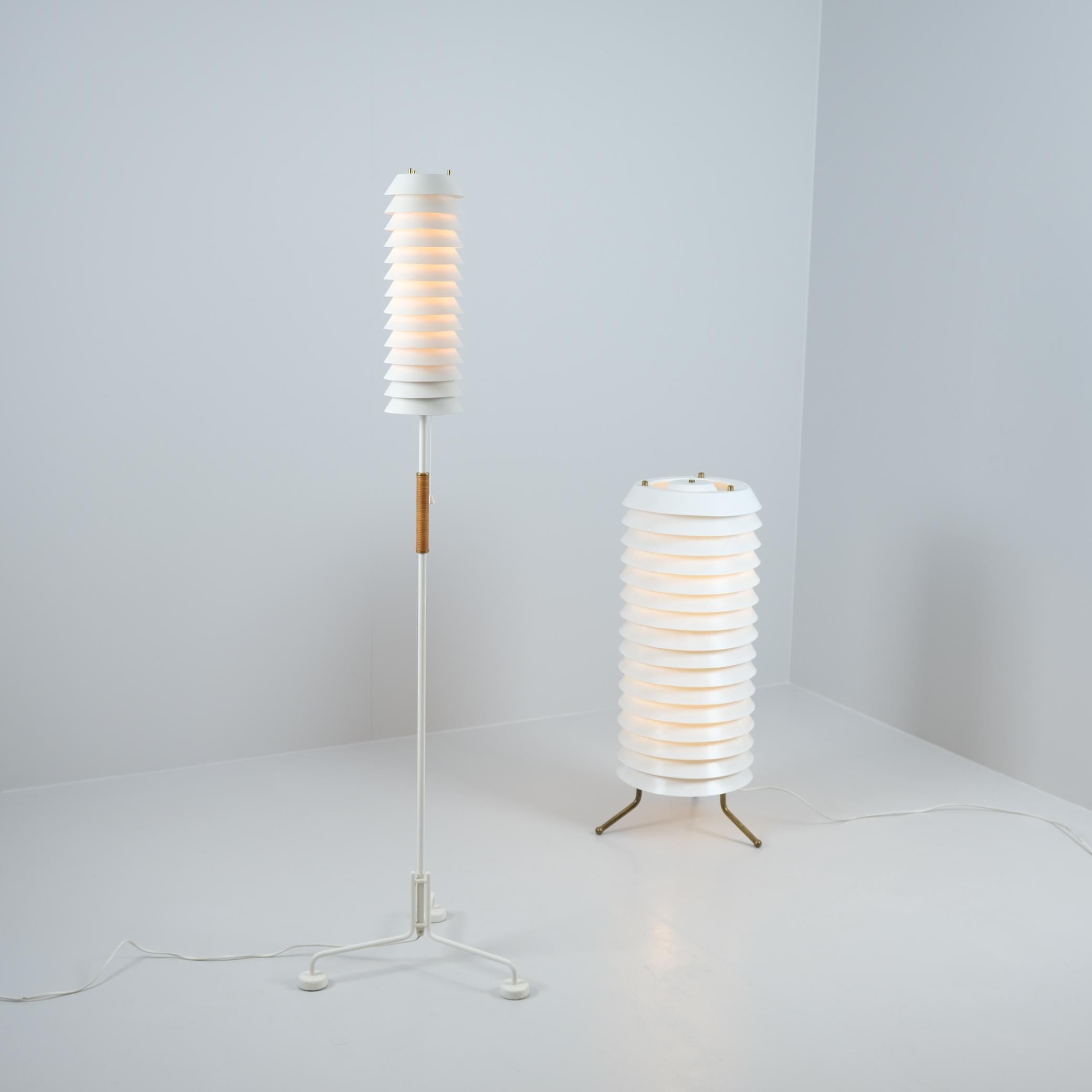 Ilmari Tapiovaara Weiß & Rattan Stehlampe Maya die Biene, Hienoteräs, Asko 1950er Jahre im Angebot 9