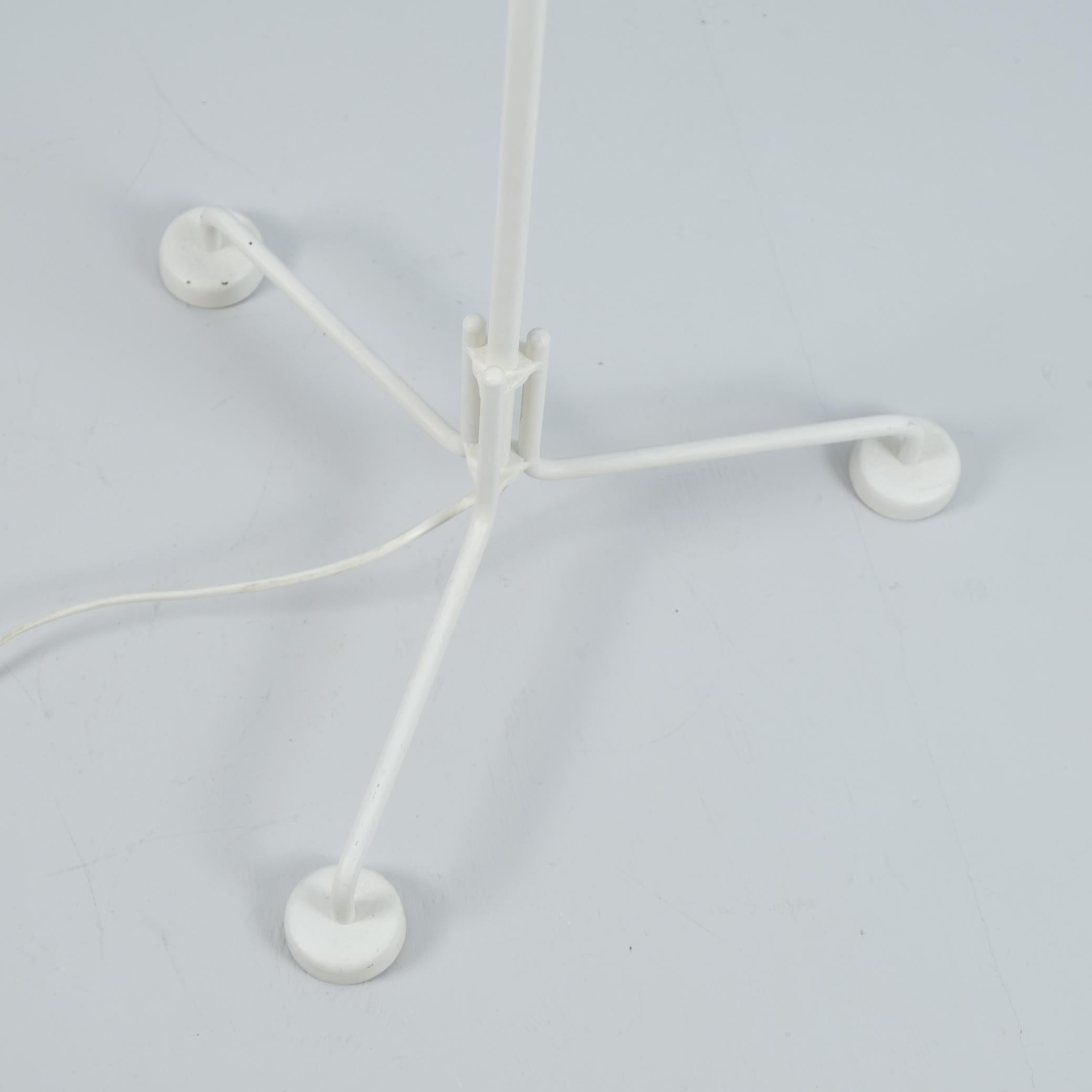 Ilmari Tapiovaara Weiß & Rattan Stehlampe Maya die Biene, Hienoteräs, Asko 1950er Jahre im Angebot 5