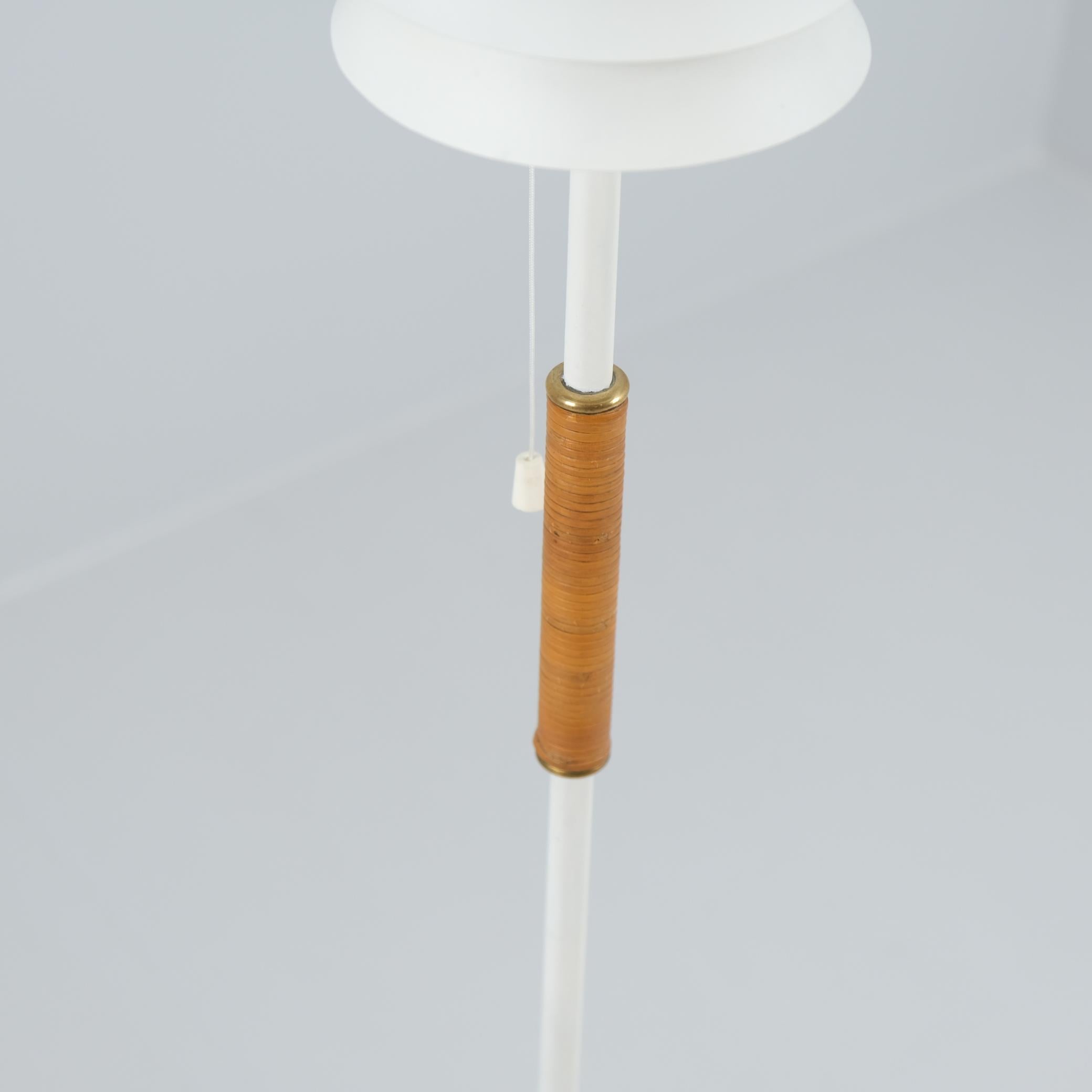 Ilmari Tapiovaara Weiß & Rattan Stehlampe Maya die Biene, Hienoteräs, Asko 1950er Jahre im Angebot 6