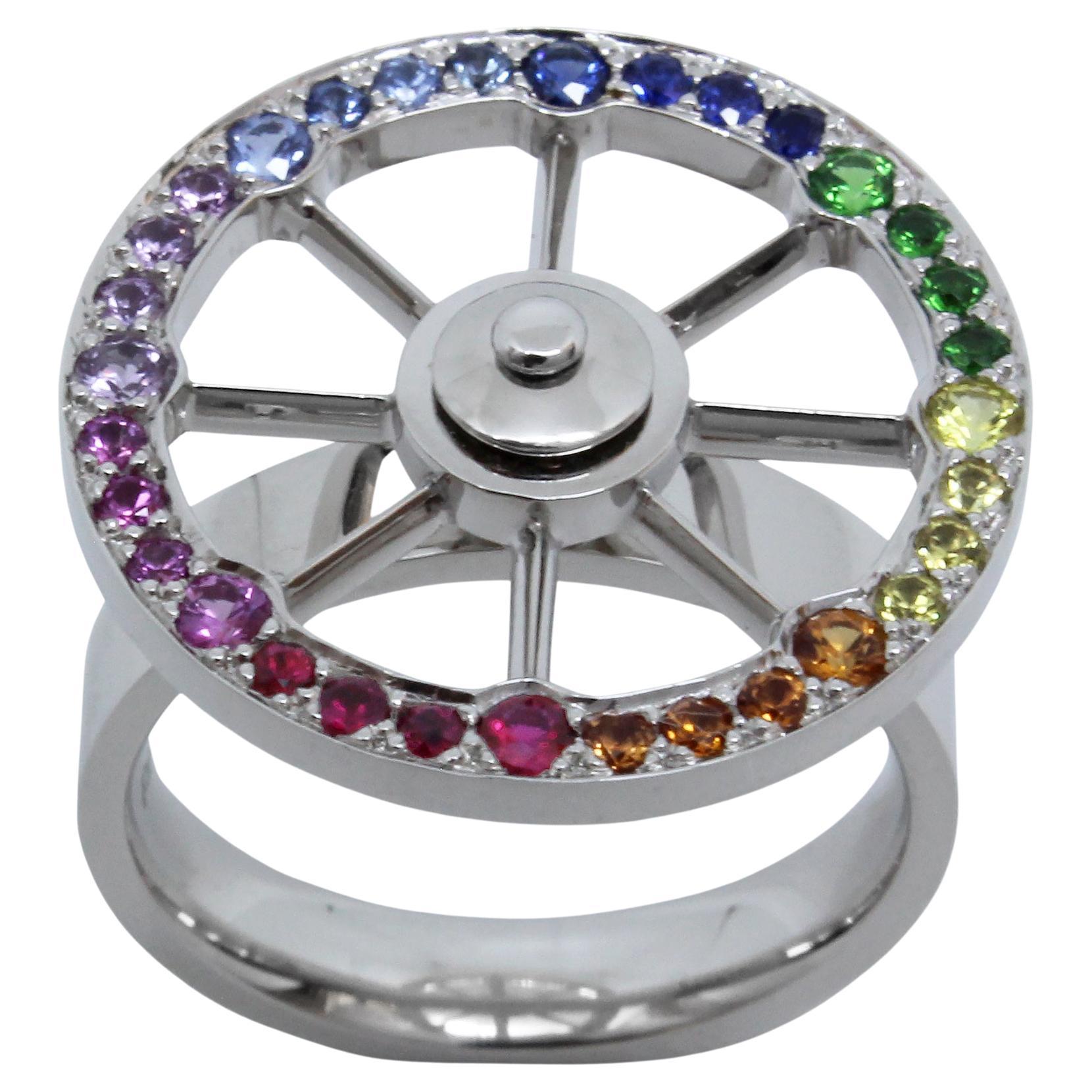 En vente :  Bague Wheel Fortune en or blanc cinétique avec saphirs multicolores arc-en-ciel