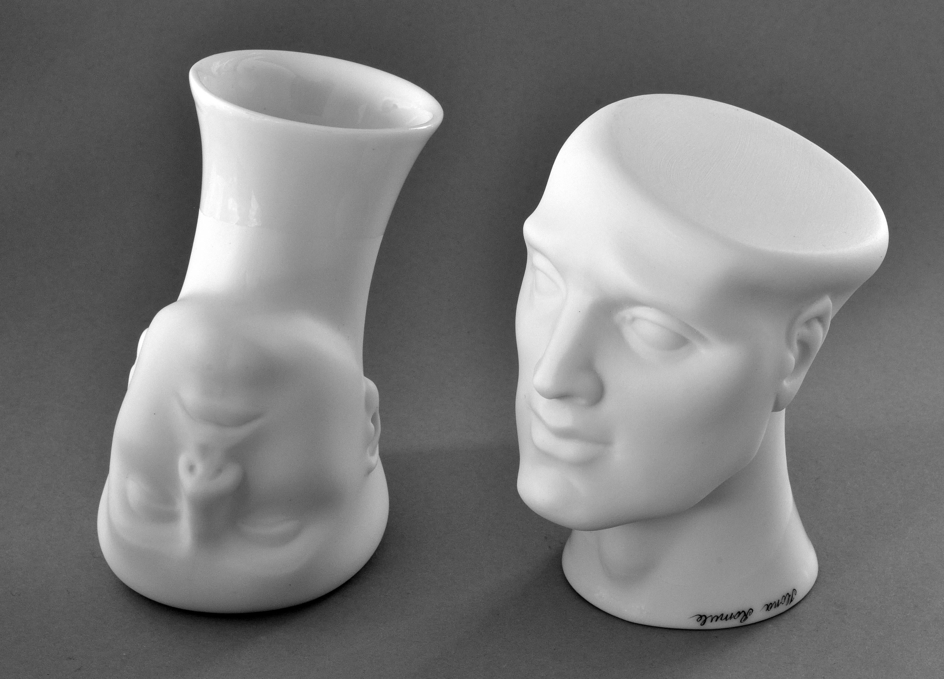 Couple. Porcelain vases 2 x h 9 cm - Sculpture by Ilona Romule