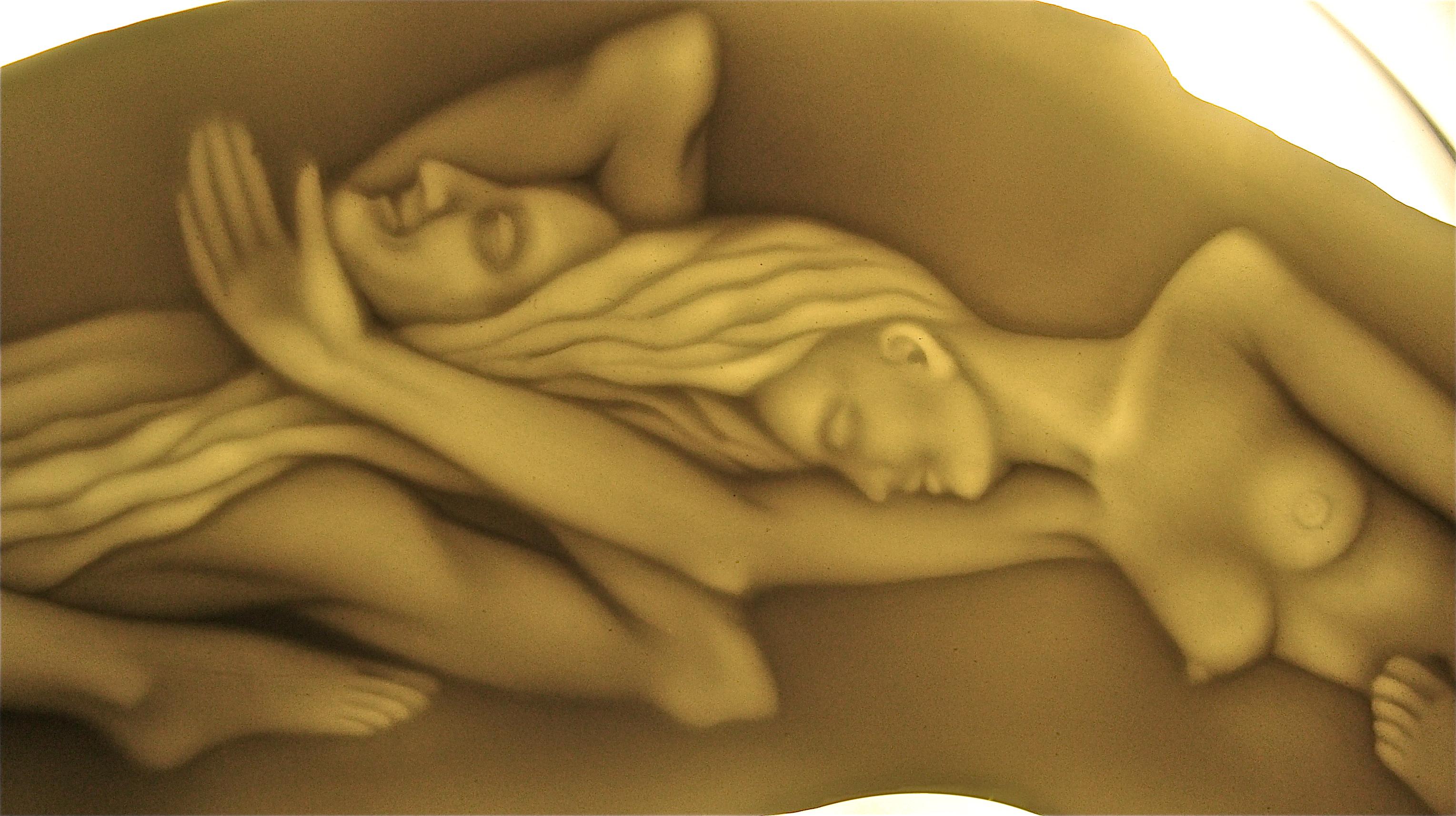 Light relief. Hug  Lithophane, bone porcelain, diam. 31 cm - Sculpture by Ilona Romule