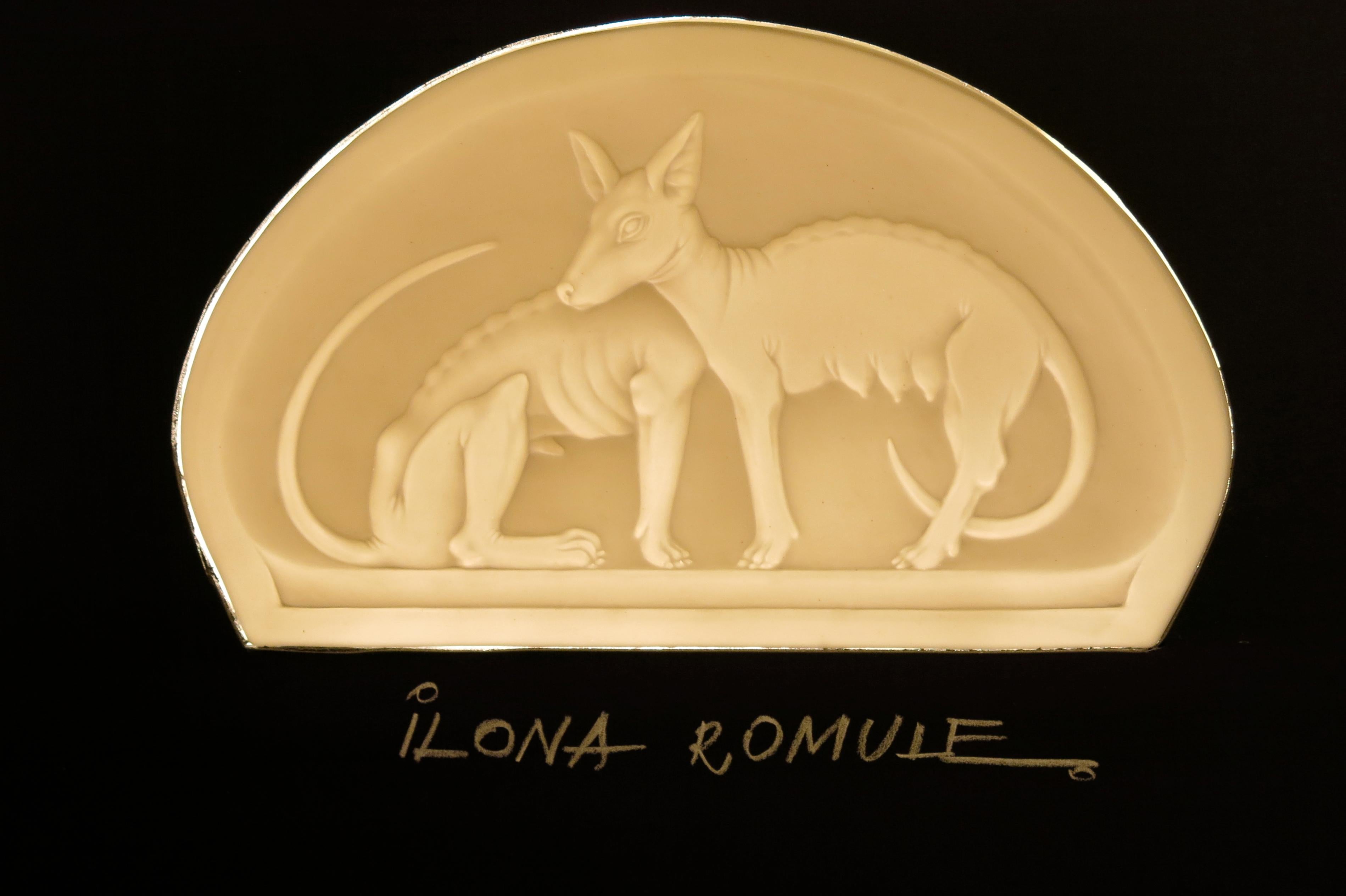 Rome wolfs - negative relief  Lithophane, bone porcelain, h 13.7 cm For Sale 3