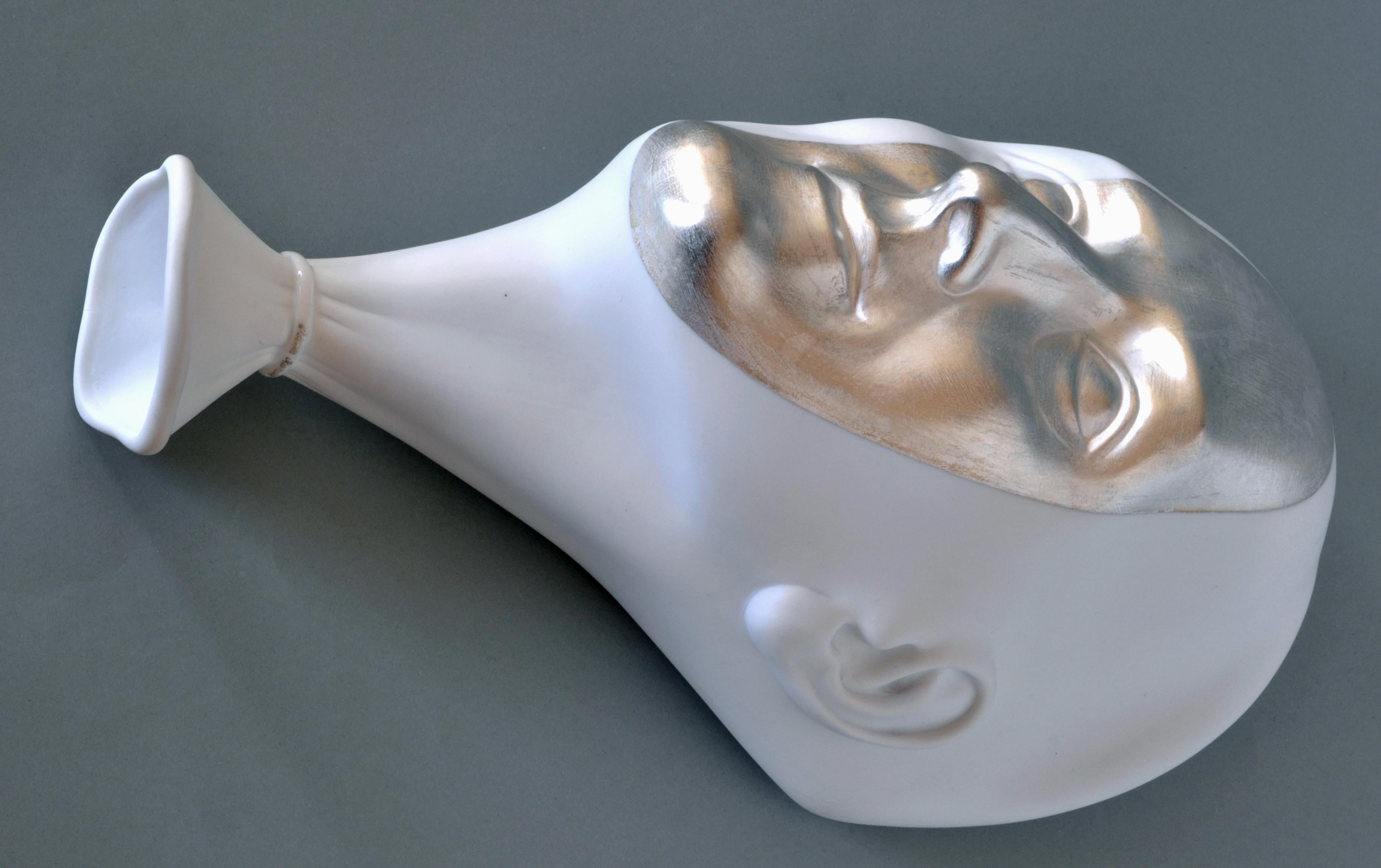 Wall Decor - a silver mask  Porcelain, silver, h 26 cm - Contemporary Sculpture by Ilona Romule