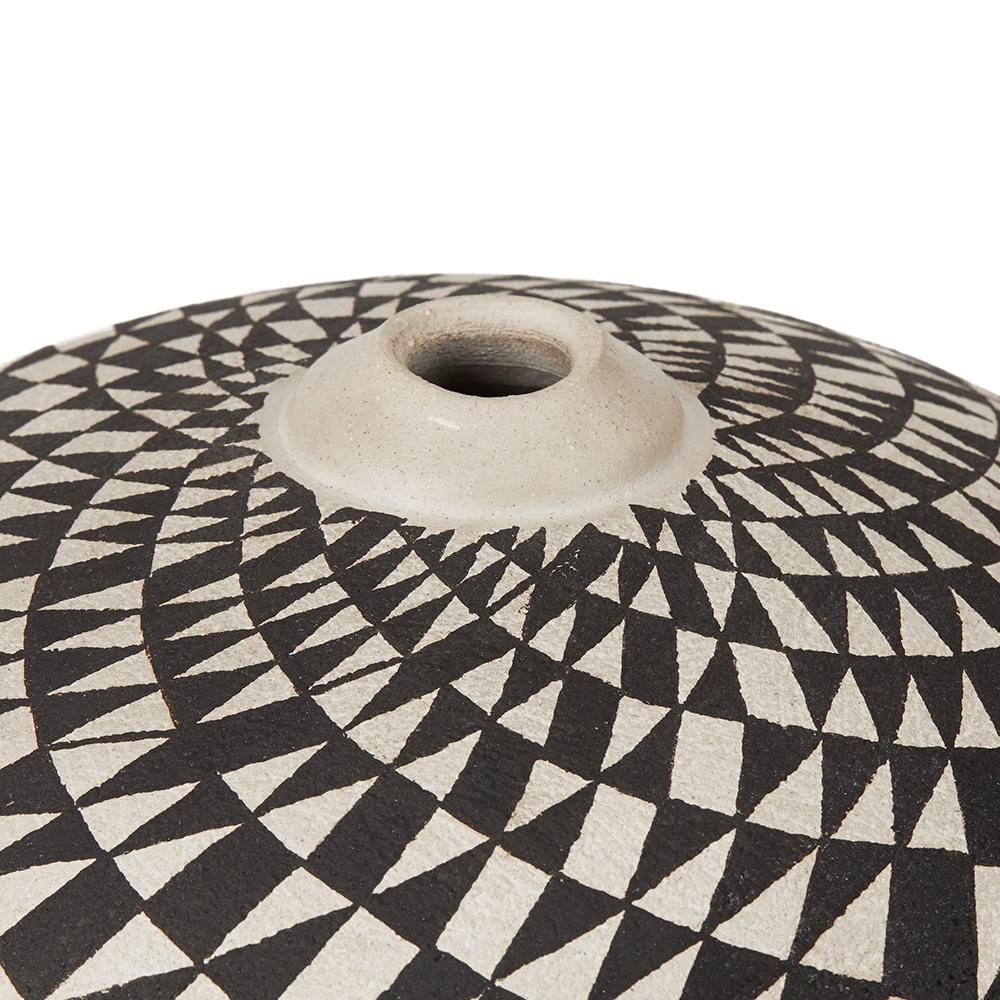 Ilona Sulikova Raku Fired Monochrome Geometric Studio Pottery Vase, 20th Century In Excellent Condition In Bishop's Stortford, Hertfordshire