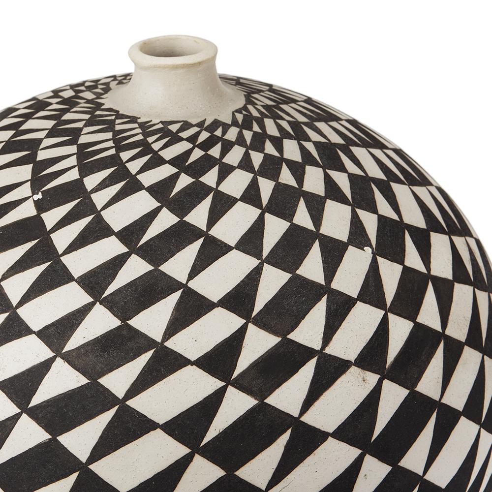 Ilona Sulikova Raku Fired Monochrome Geometric Studio Vase, 20th Century In Excellent Condition In Bishop's Stortford, Hertfordshire