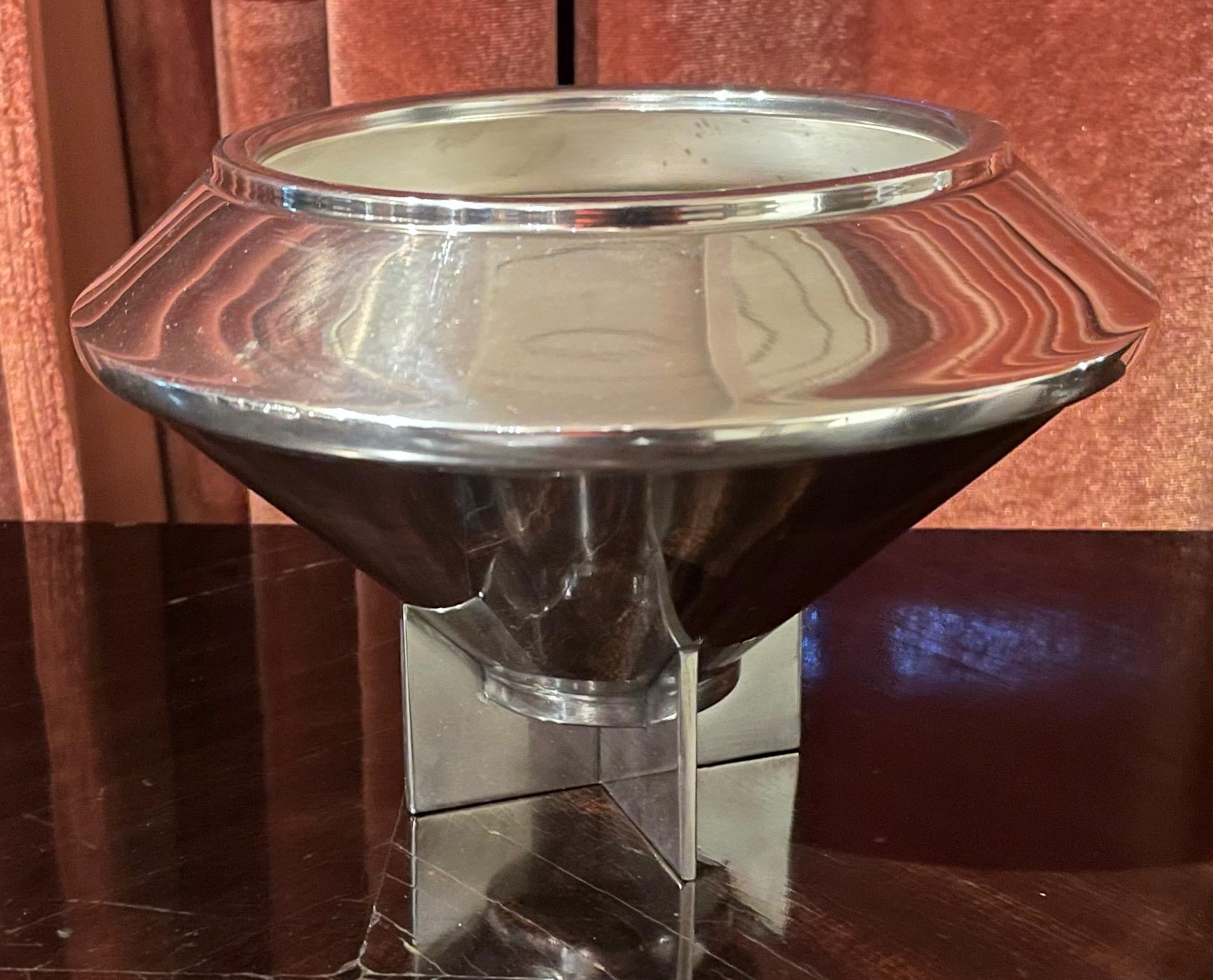 Art Deco Ilonka Karrasz Industrial Design Modernist Pair of Bowls For Sale
