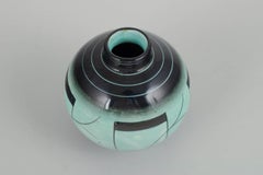 Ilse Claesson per Rörstrand. Vaso in ceramica in stile Art Déco con motivi geometrici, anni ’30