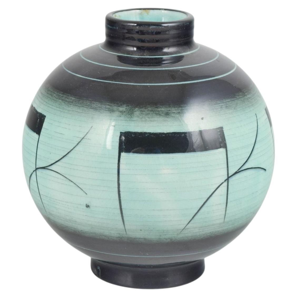 Ilse Claesson für Rörstrand. Art-Déco-Keramikvase mit geometrischem Muster, 1930er Jahre