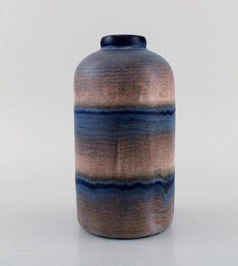 Ilse Claesson for Rörstrand. Rare glazed ceramic vase with striped design, 1930s.
Measures: 20 x 10.5 cm.
In very good condition.
1st factory quality.
Stamped.