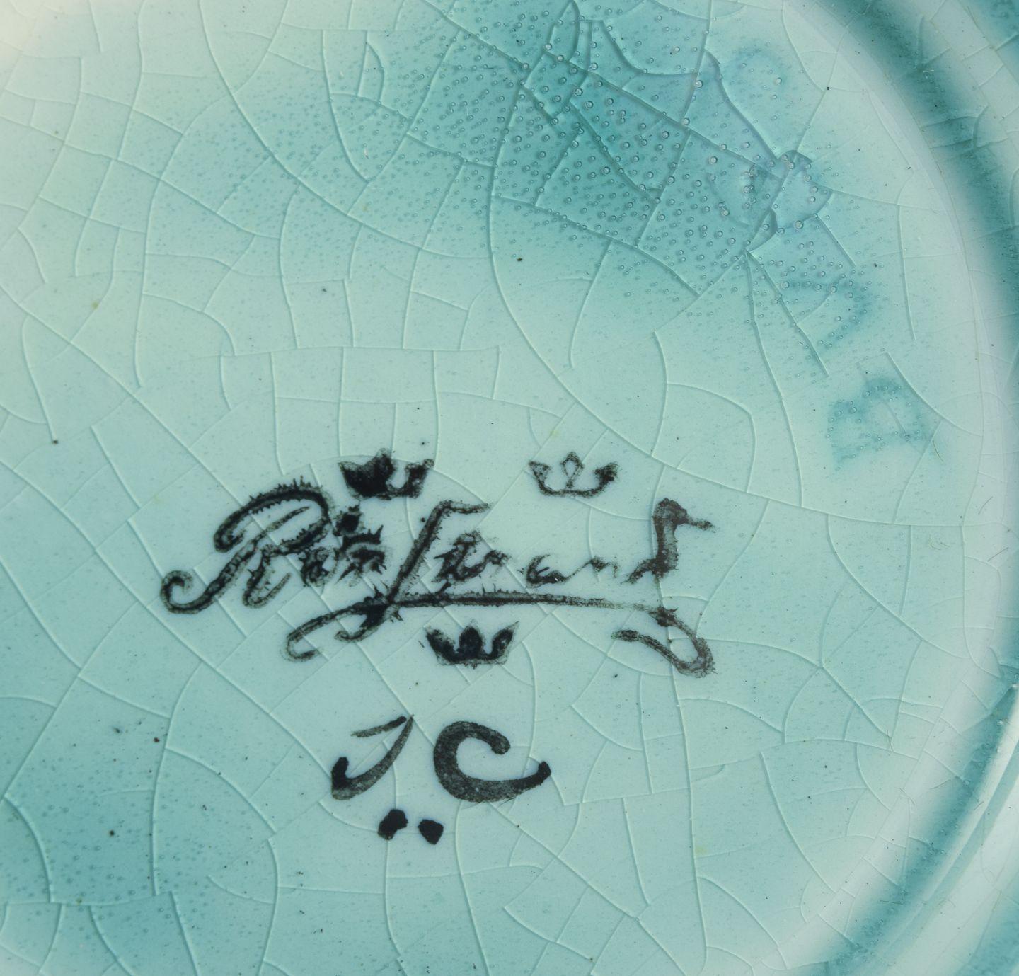 Ilse Claesson for Rörstrand, Sweden. Large, round vase in glazed faience. In Excellent Condition For Sale In København, Copenhagen