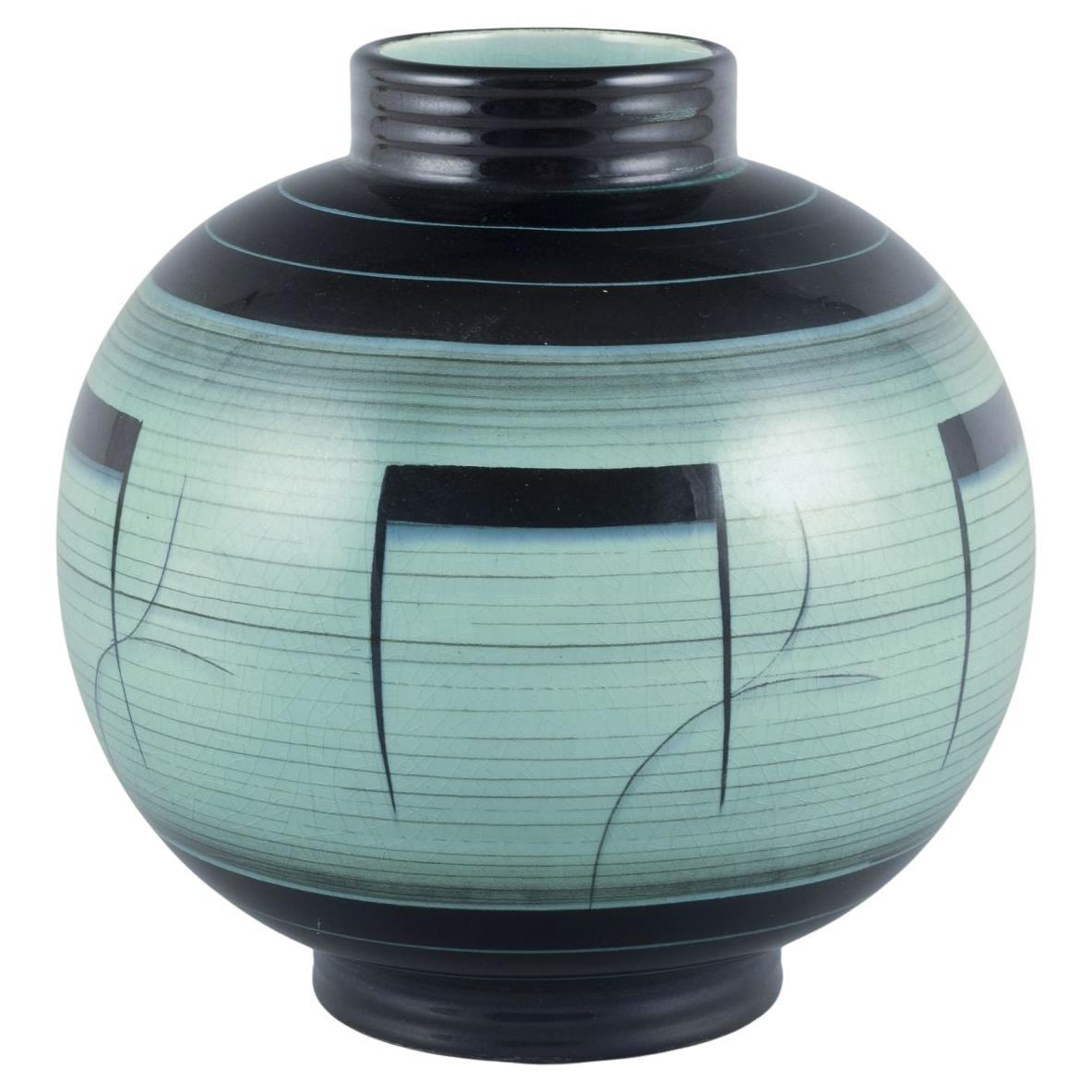 Ilse Claesson pour Rörstrand, Suède. Grand vase rond en faïence émaillée