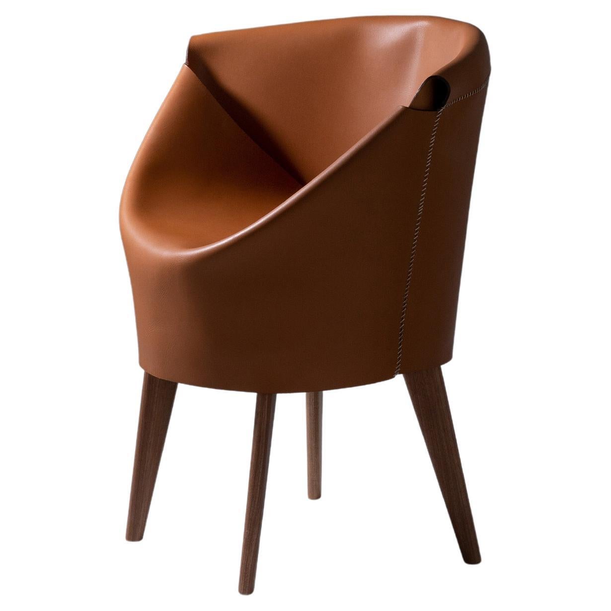 Chaise de salle à manger en cuir moulé Ilse Lang - Confort sculptural et Craft Timeless