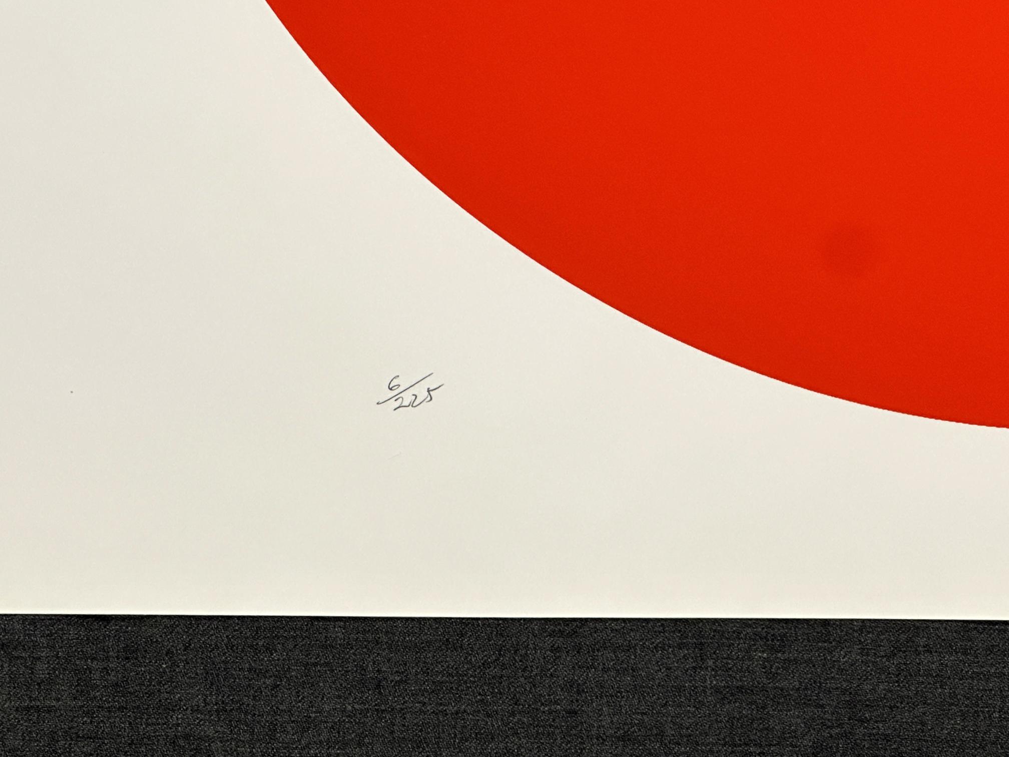 Tondo rosso firmato in edizione limitata serigrafica 1979 - Abstract Print Beige di Ilya Bolotowsky
