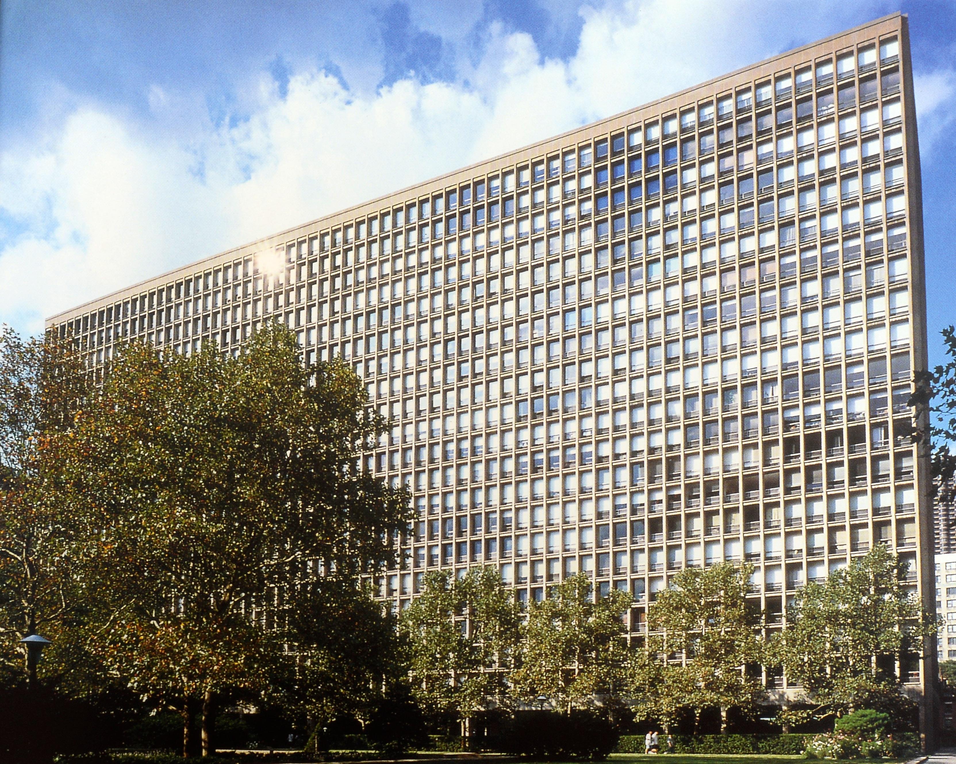I.M. Pei: Complete Works by Philip Jodidio and Janet Adams Strong 6