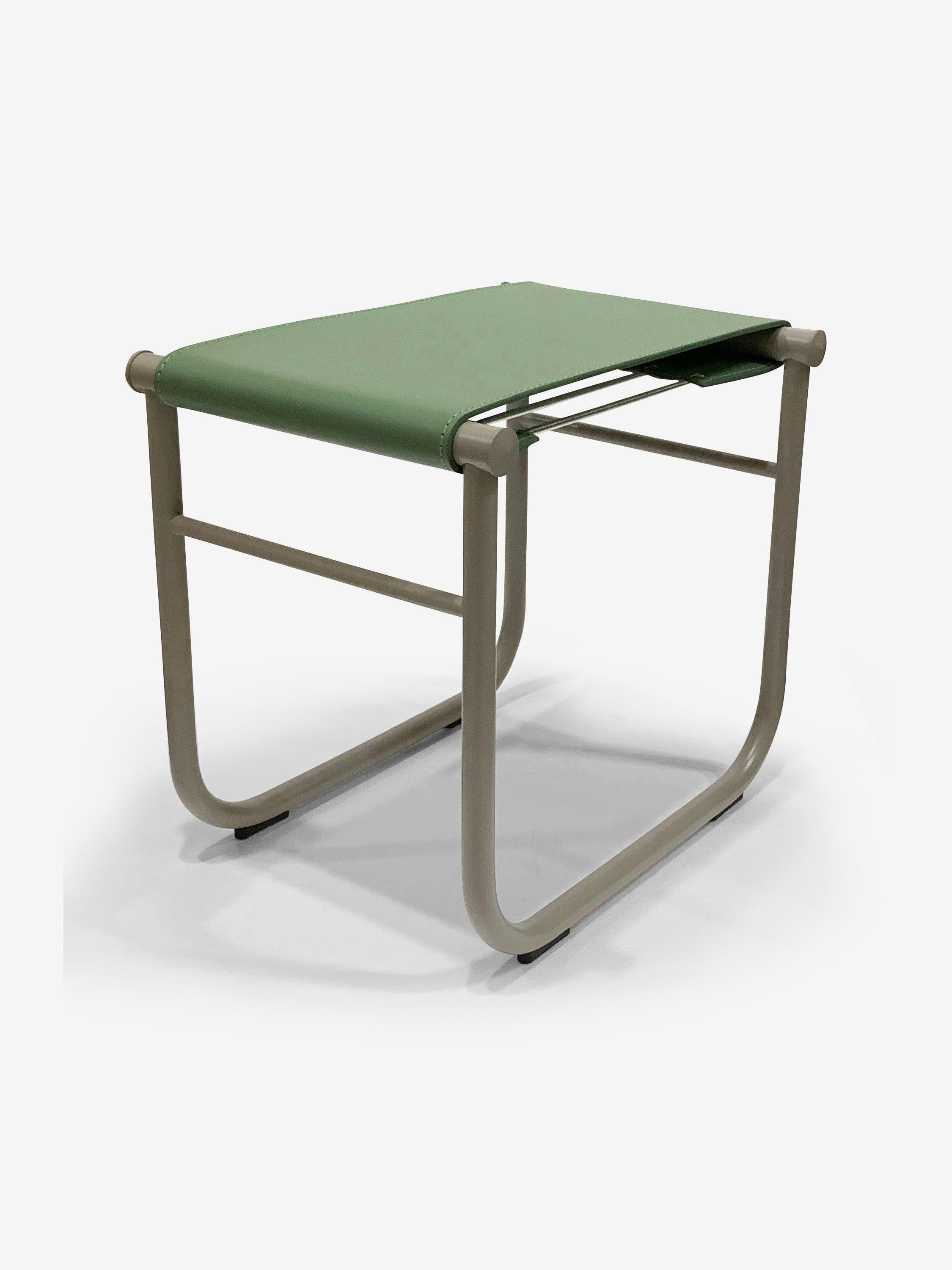 XXIe siècle et contemporain iMaestri Tabouret Le Corbusier 9 en émail boue Cassina en vente