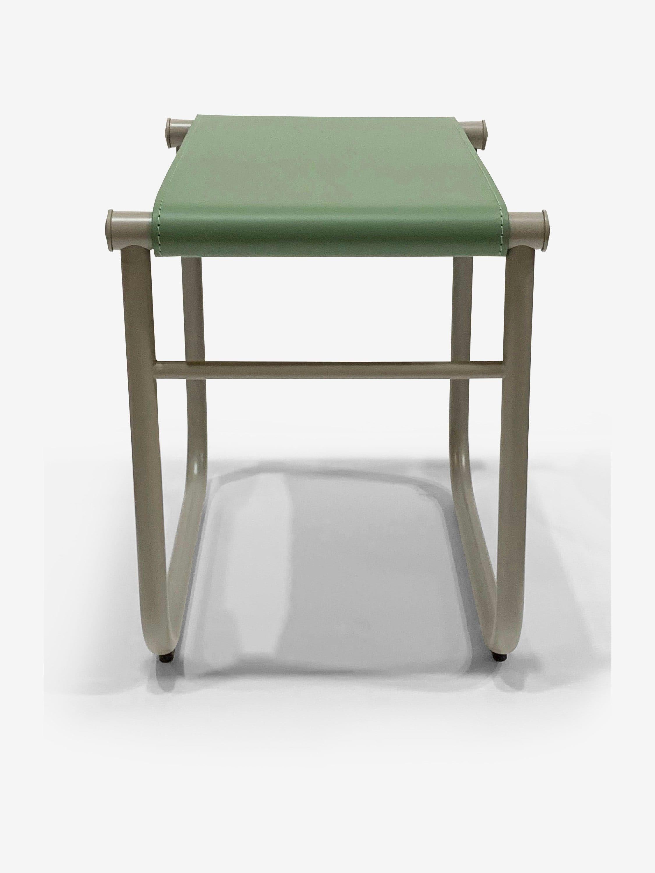 Acier iMaestri Tabouret Le Corbusier 9 en émail boue Cassina en vente