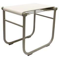 Taburete iMaestri Le Corbusier 9 con estructura de esmalte de barro by Cassina