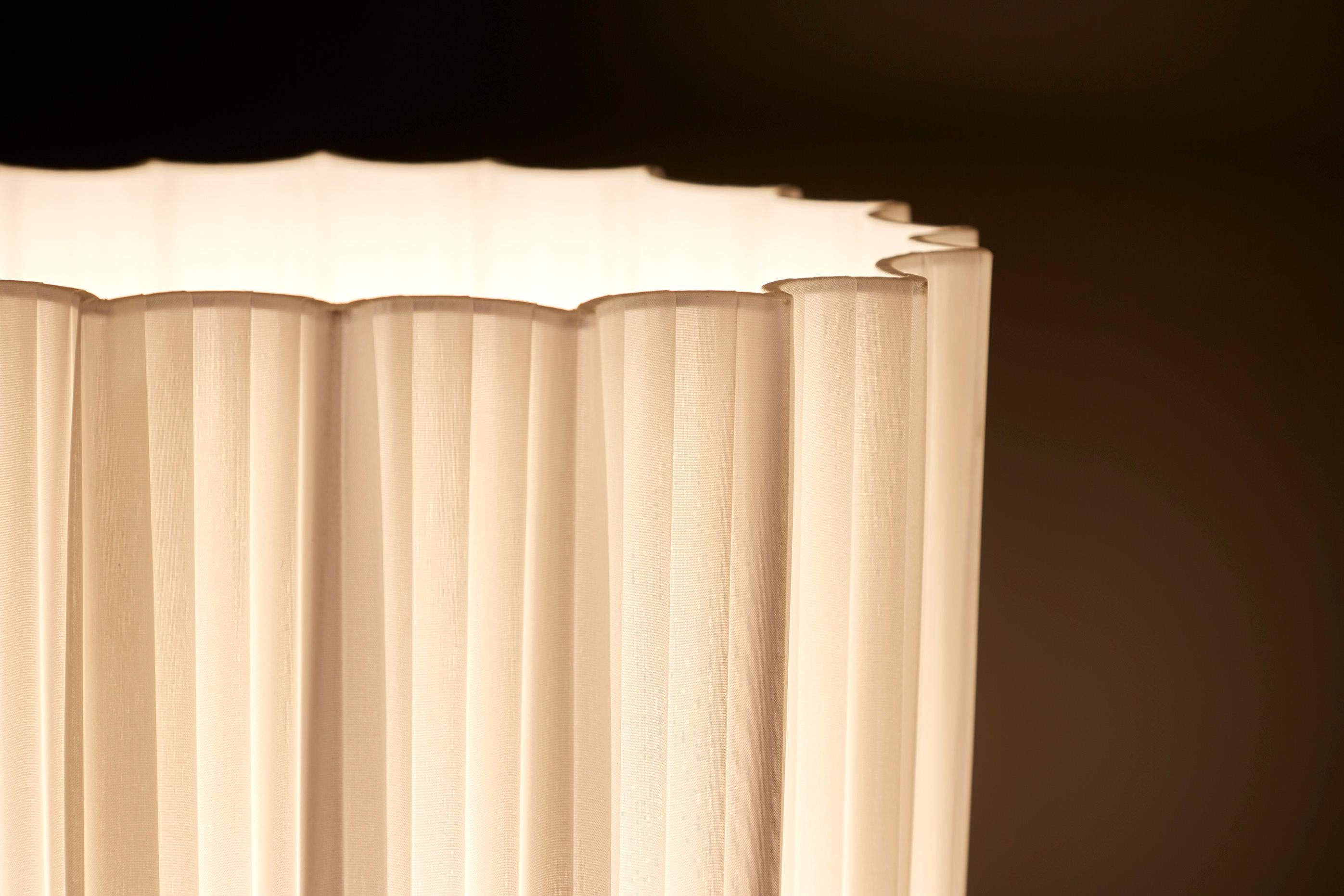 Brossé IMAGIN - Lampe de bureau en marbre noir et laiton brossé en vente