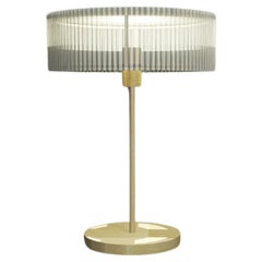 Lampe de table contemporaine Imagin en laiton brossé et verre strié