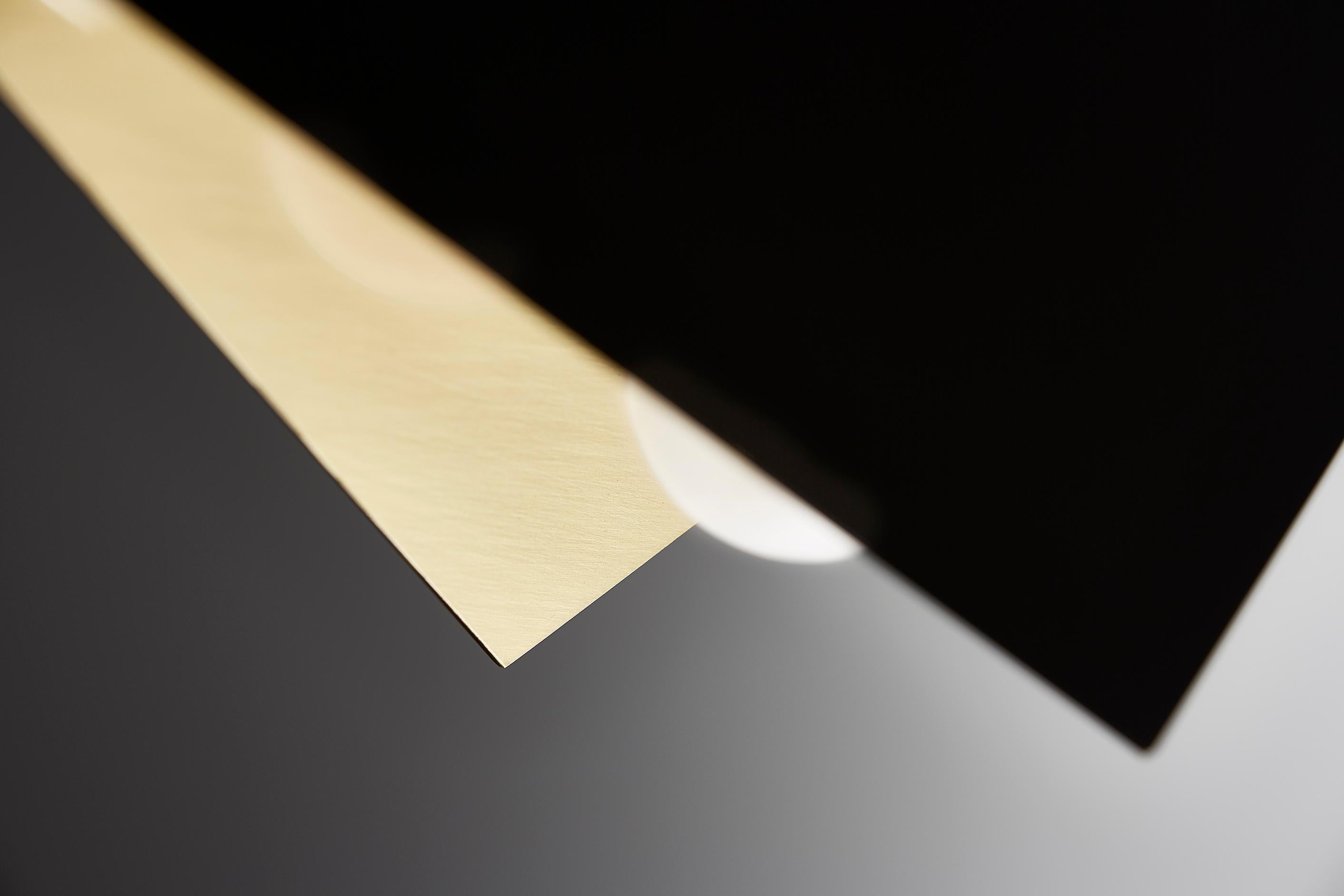 Imagin Vespertilio Stehlampe aus mattem Schwarz und gebürstetem Messing  (21. Jahrhundert und zeitgenössisch) im Angebot