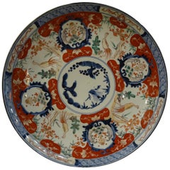 Imari 19. Jahrhundert Japan Großer roter blau-weißer Porzellanteller:: um 1860